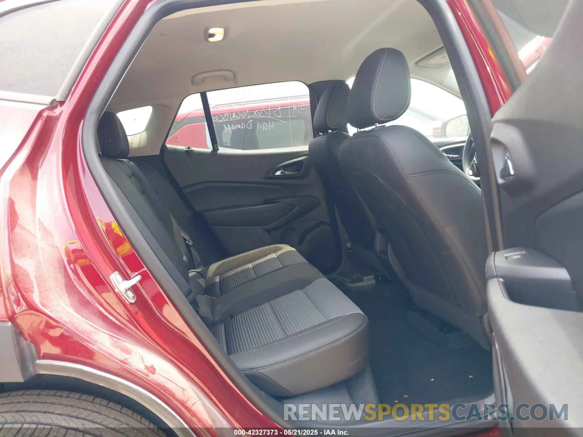 8 Photograph of a damaged car KL77LHEP2SC172670 CHEVROLET TRAX 2025