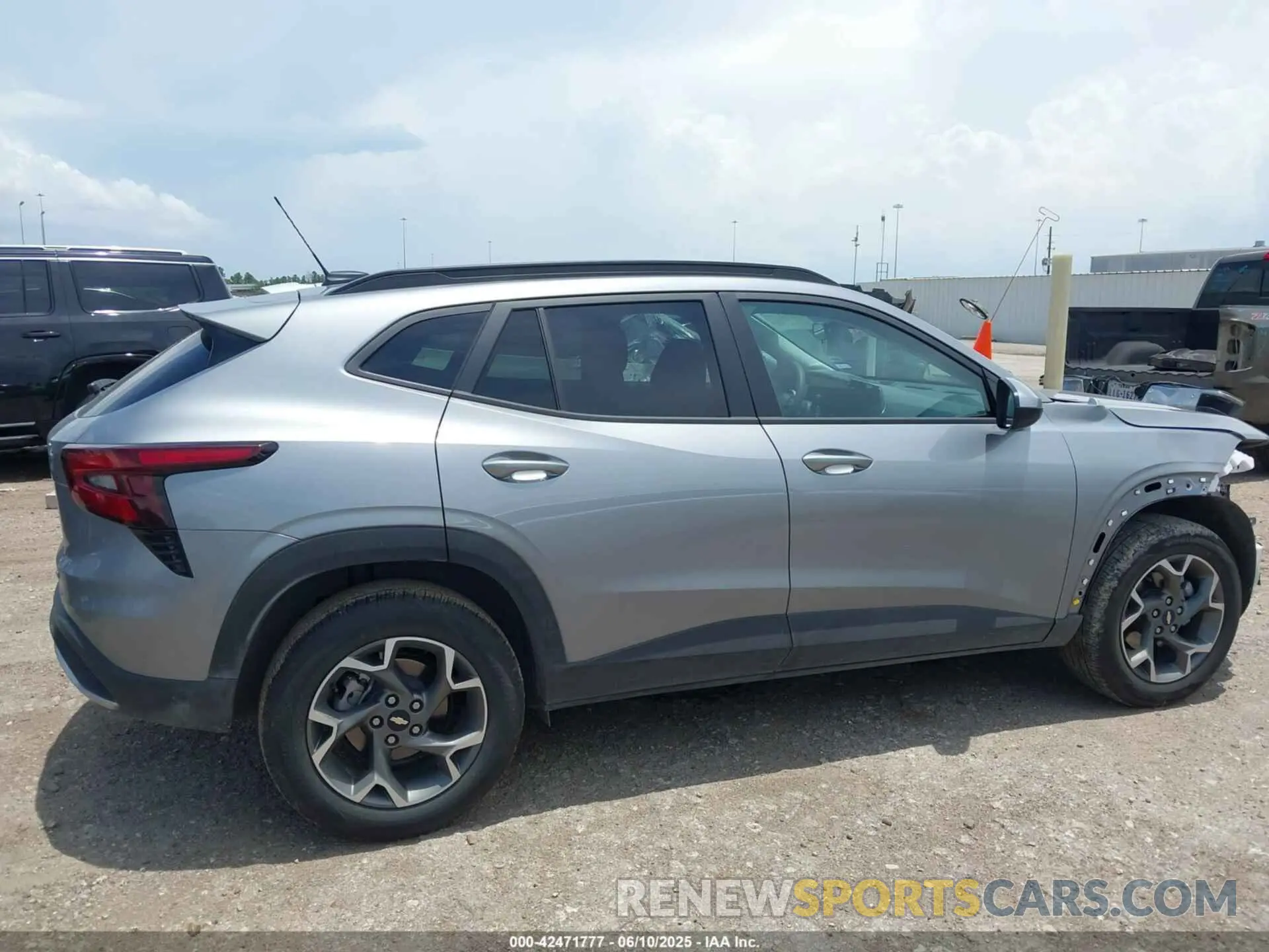 13 Photograph of a damaged car KL77LHEP2SC172779 CHEVROLET TRAX 2025