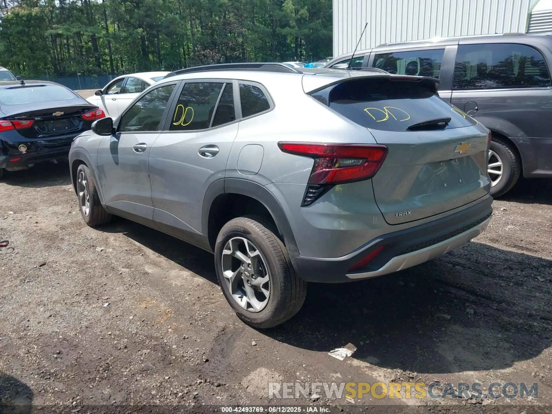 3 Photograph of a damaged car KL77LHEP2SC189260 CHEVROLET TRAX 2025