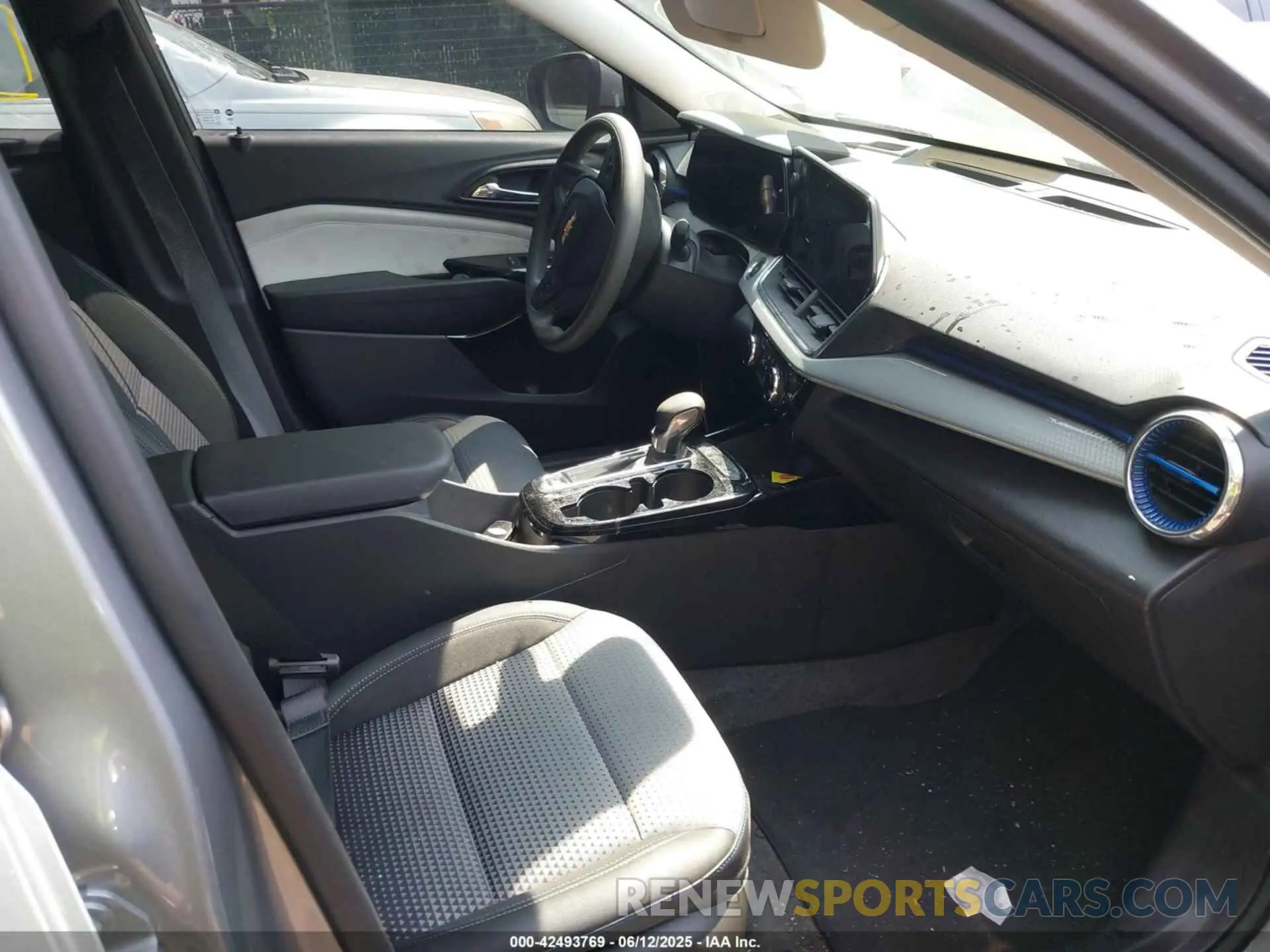 5 Photograph of a damaged car KL77LHEP2SC189260 CHEVROLET TRAX 2025
