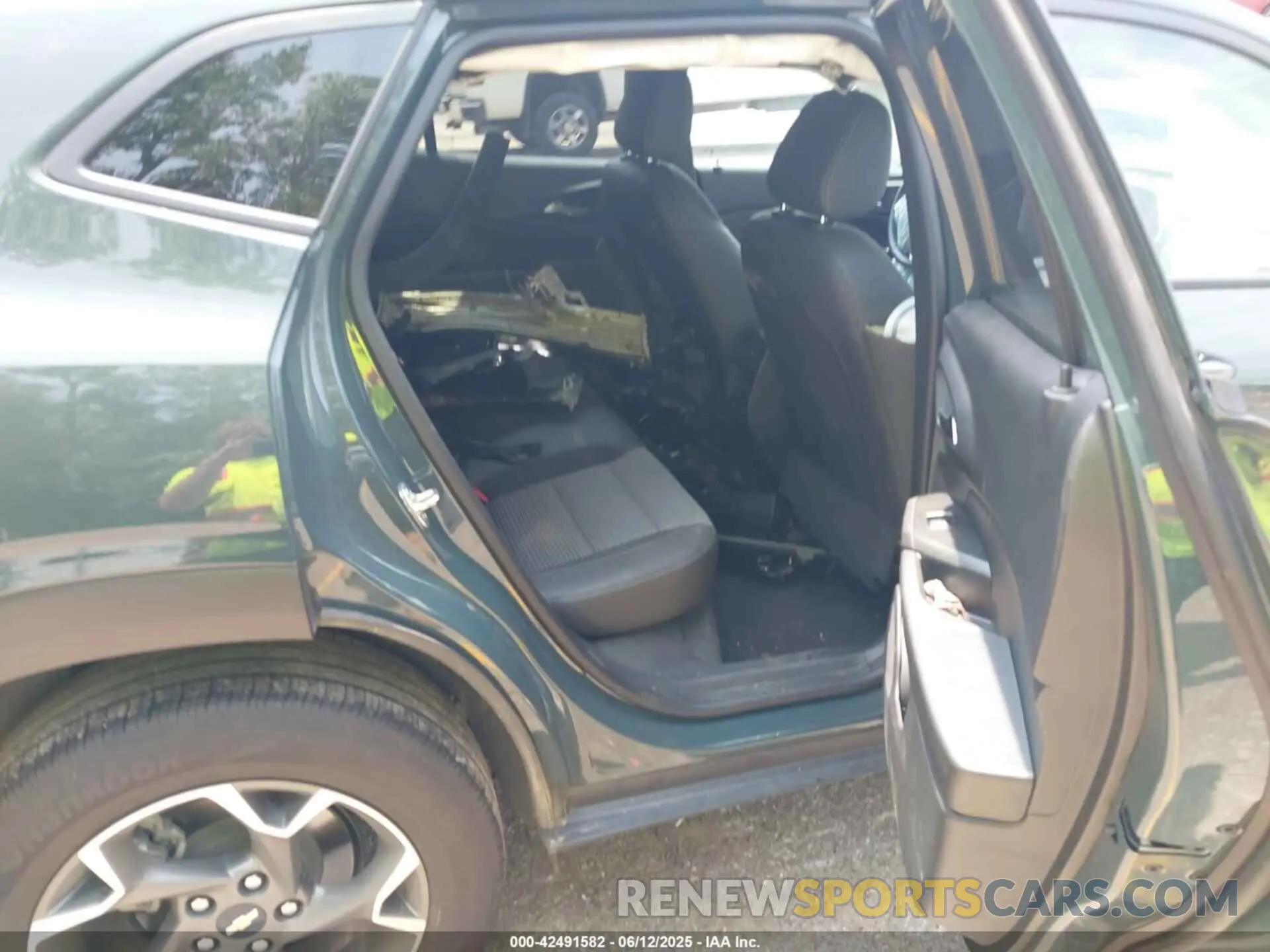 8 Photograph of a damaged car KL77LHEP3SC056815 CHEVROLET TRAX 2025