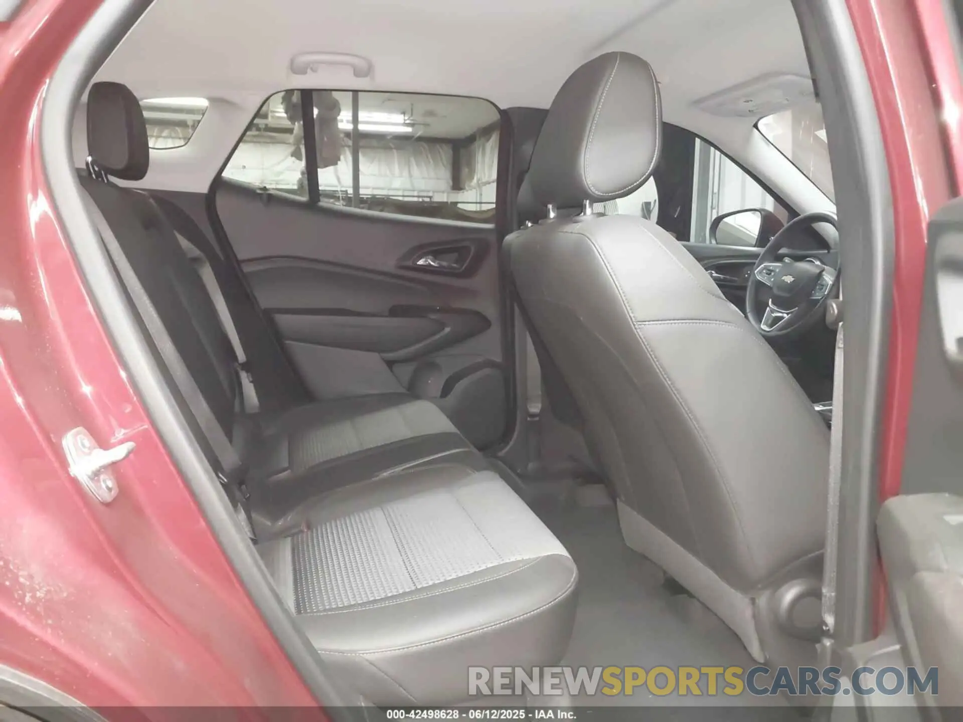 8 Photograph of a damaged car KL77LHEP3SC074683 CHEVROLET TRAX 2025