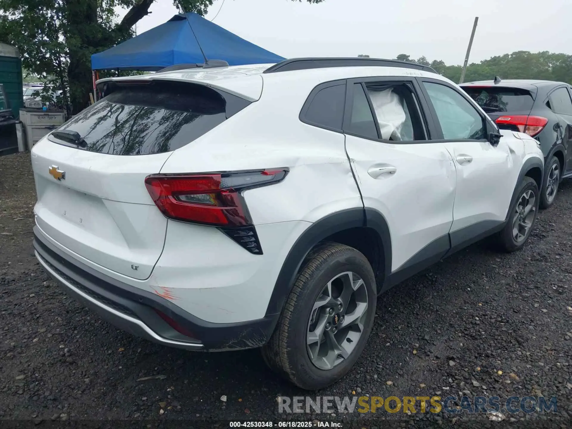 4 Photograph of a damaged car KL77LHEP3SC109092 CHEVROLET TRAX 2025