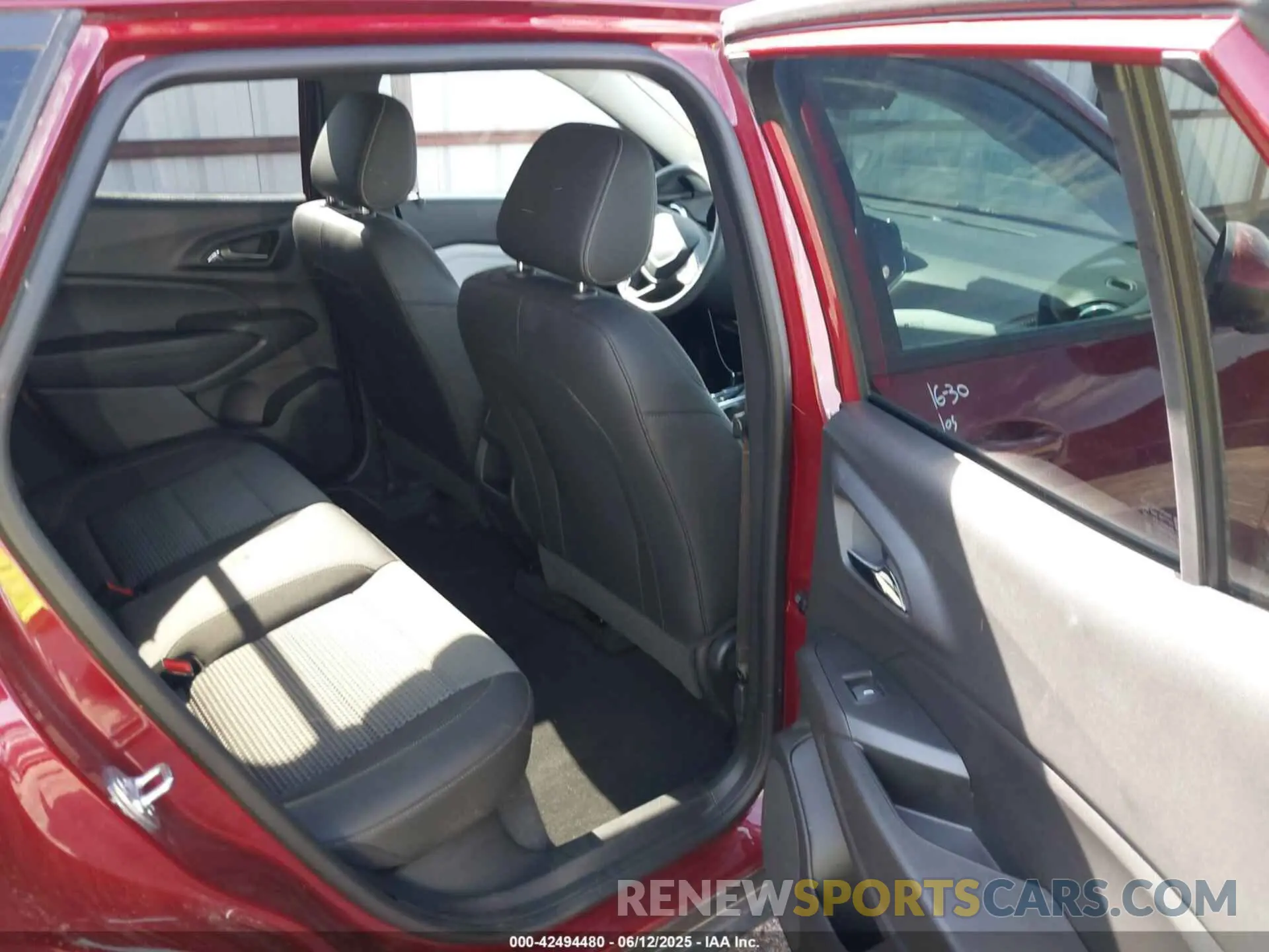 8 Photograph of a damaged car KL77LHEP3SC216191 CHEVROLET TRAX 2025