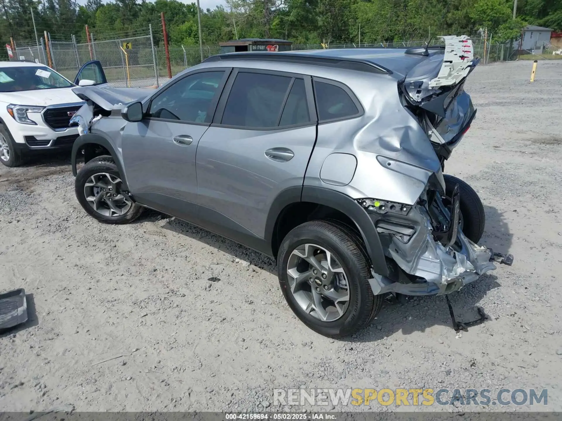 3 Photograph of a damaged car KL77LHEP3SC220497 CHEVROLET TRAX 2025