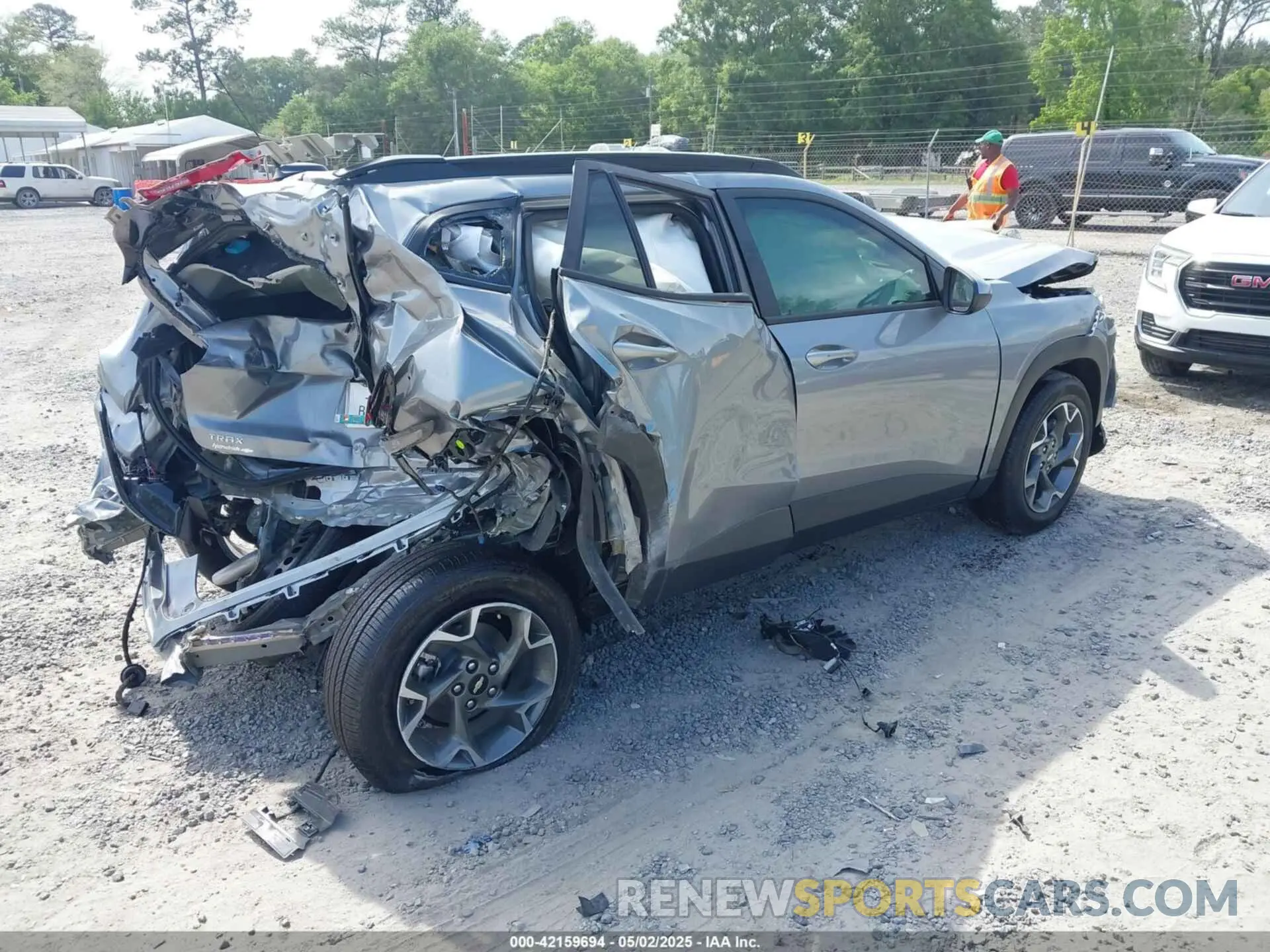 4 Photograph of a damaged car KL77LHEP3SC220497 CHEVROLET TRAX 2025
