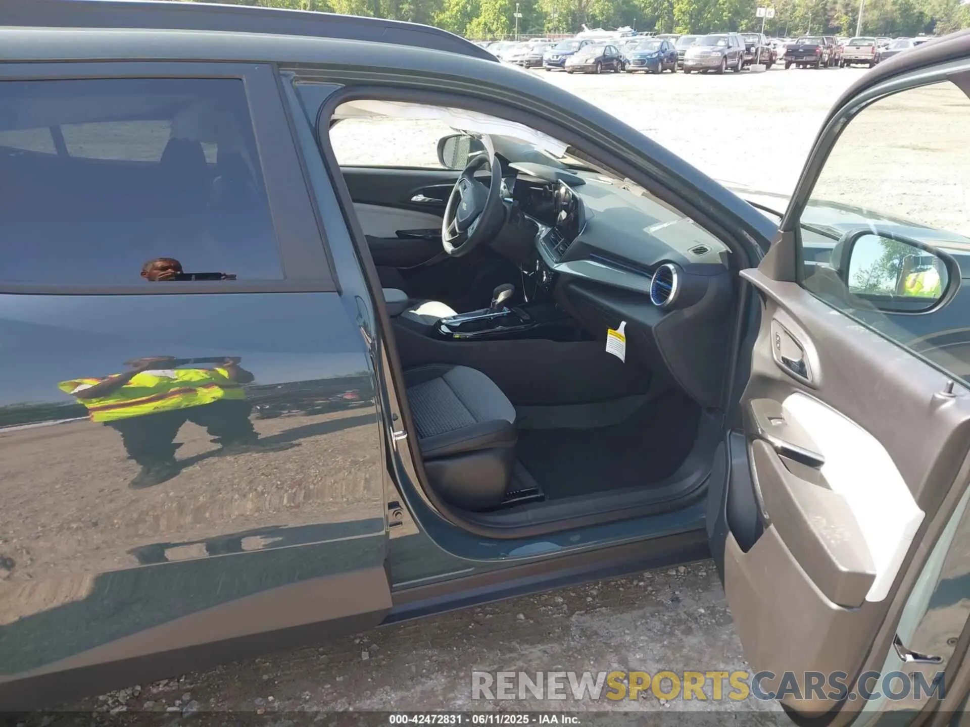 5 Photograph of a damaged car KL77LHEP3SC265083 CHEVROLET TRAX 2025
