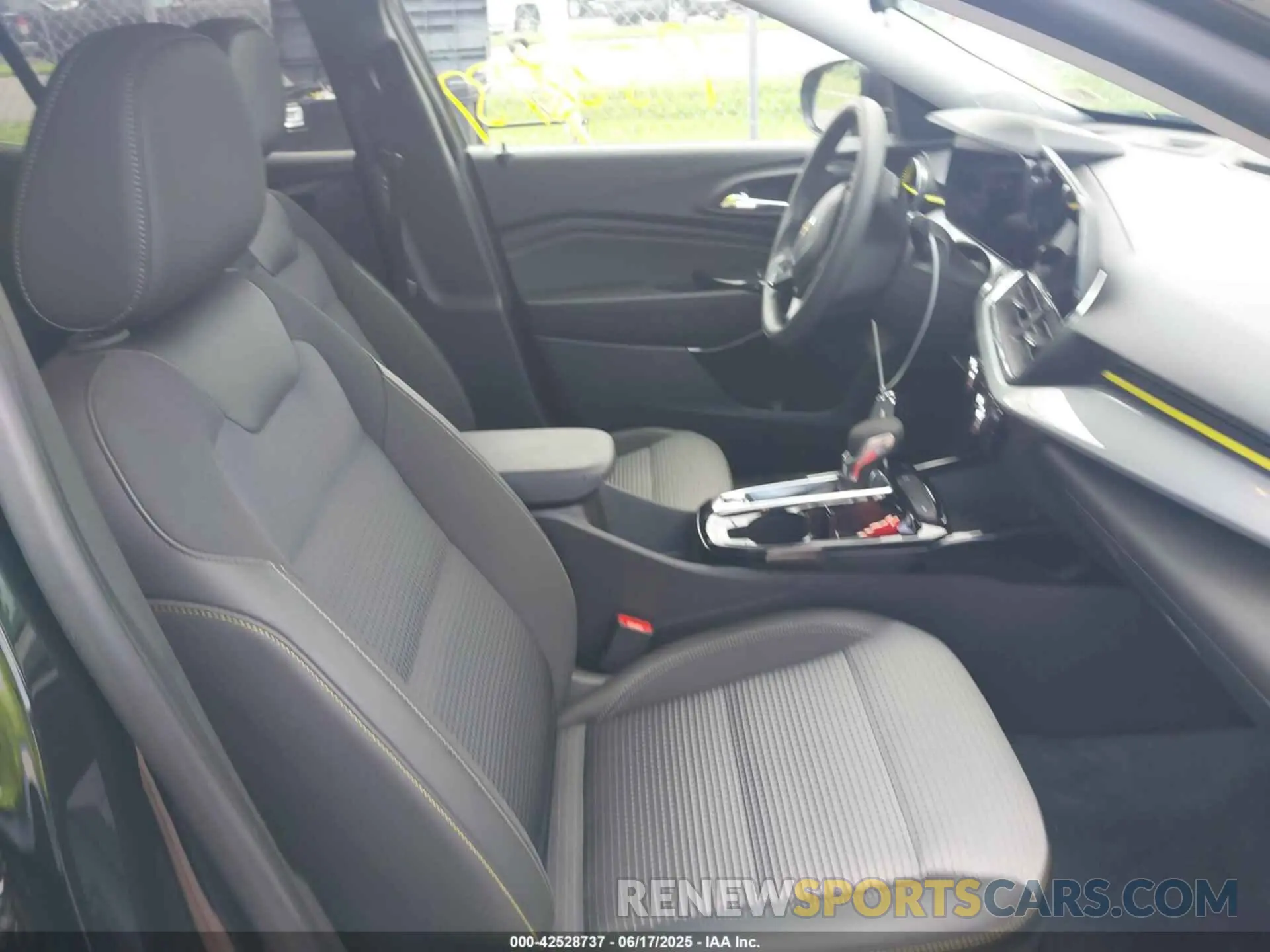 5 Photograph of a damaged car KL77LHEP4SC049470 CHEVROLET TRAX 2025