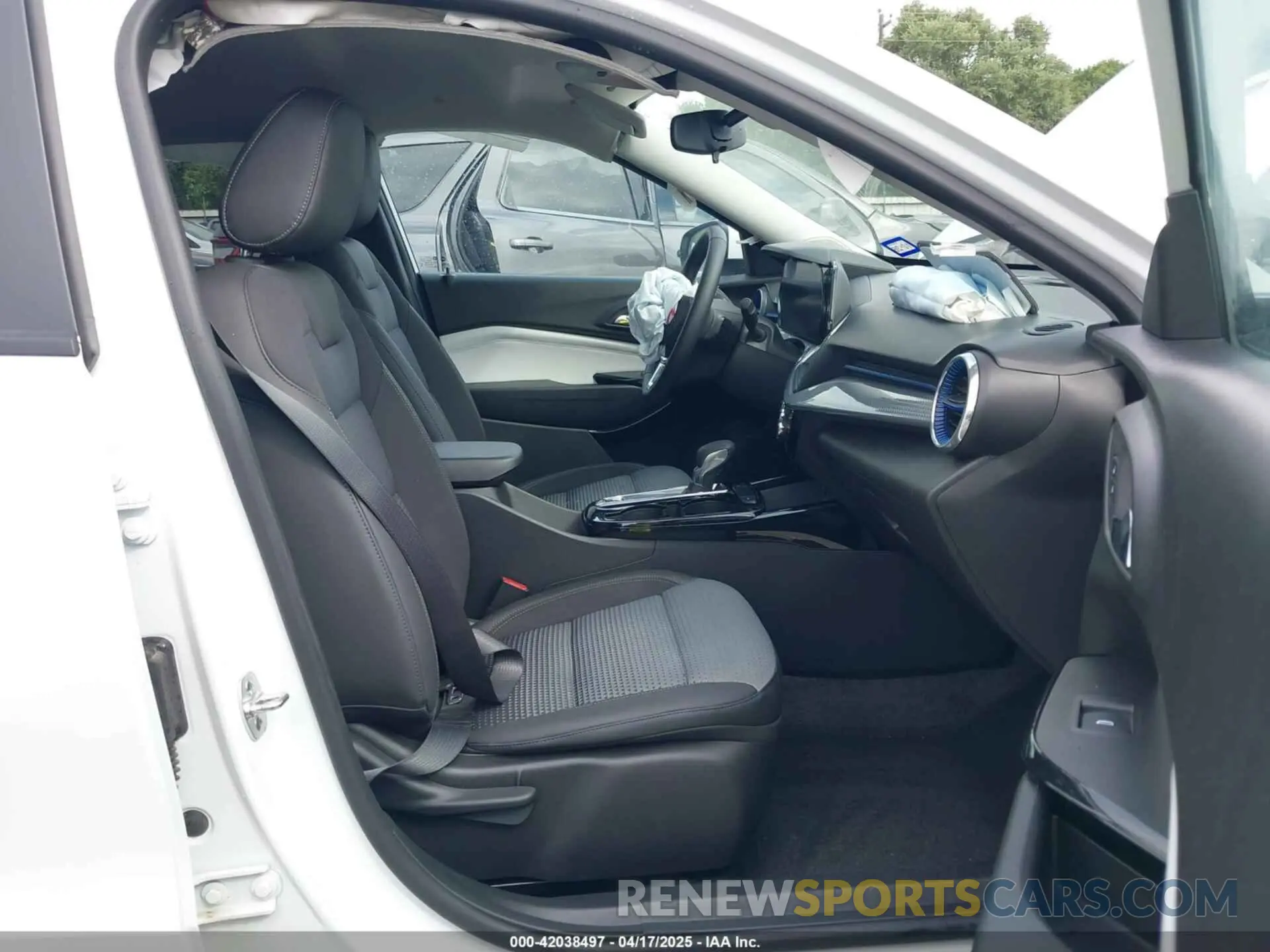 5 Photograph of a damaged car KL77LHEP4SC083506 CHEVROLET TRAX 2025