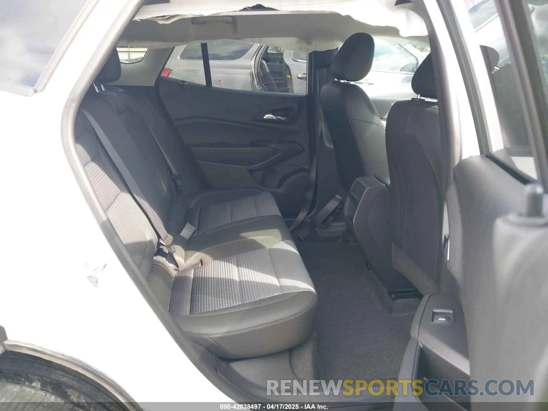 8 Photograph of a damaged car KL77LHEP4SC083506 CHEVROLET TRAX 2025