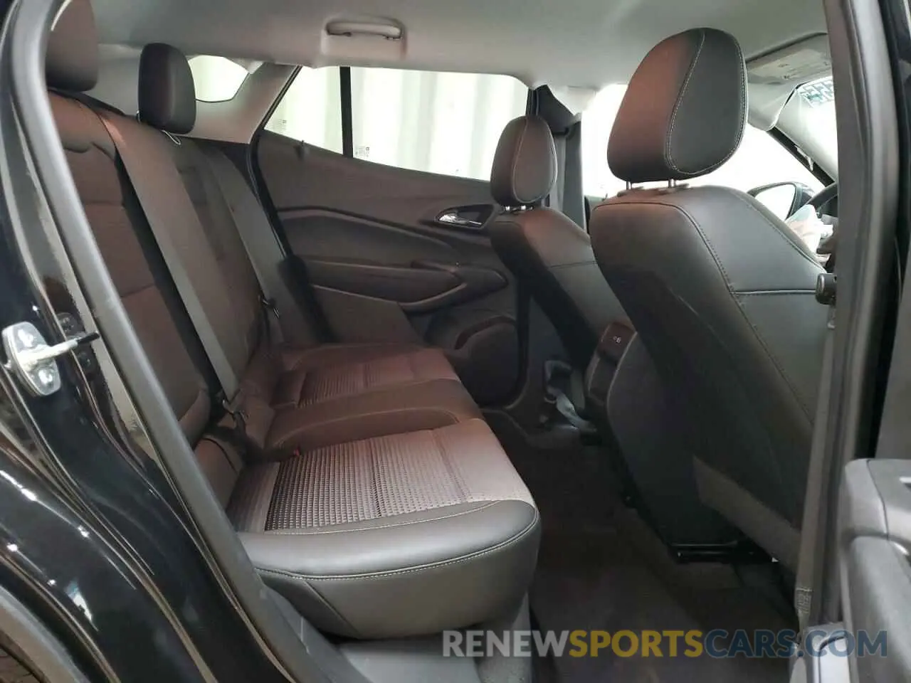 10 Photograph of a damaged car KL77LHEP4SC167423 CHEVROLET TRAX 2025