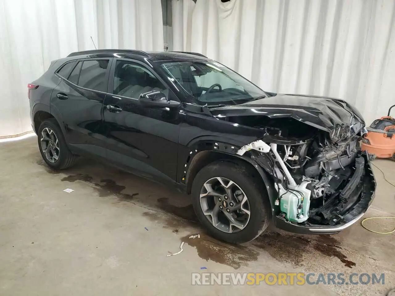 4 Photograph of a damaged car KL77LHEP4SC167423 CHEVROLET TRAX 2025
