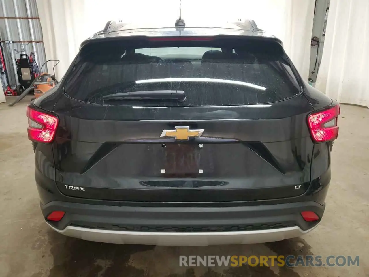 6 Photograph of a damaged car KL77LHEP4SC167423 CHEVROLET TRAX 2025