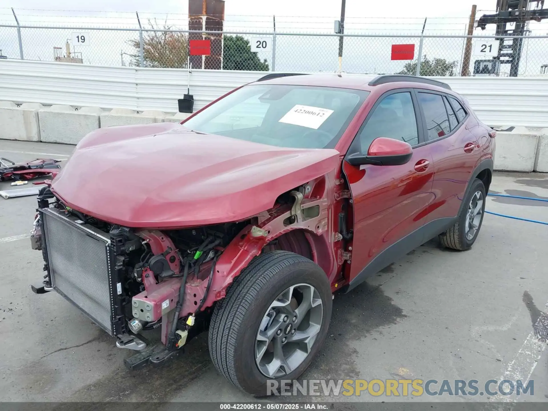 2 Photograph of a damaged car KL77LHEP5SC041975 CHEVROLET TRAX 2025