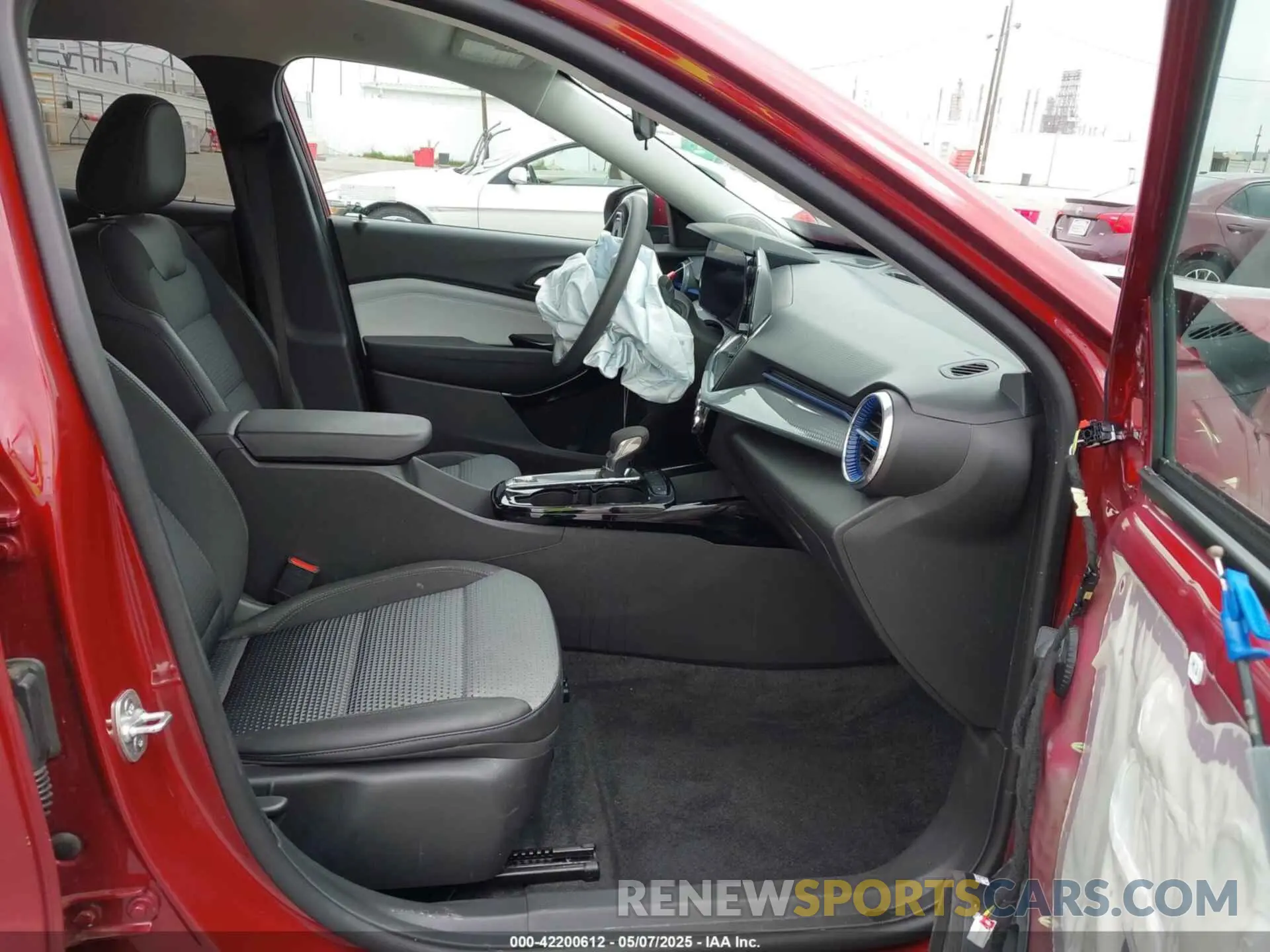 5 Photograph of a damaged car KL77LHEP5SC041975 CHEVROLET TRAX 2025