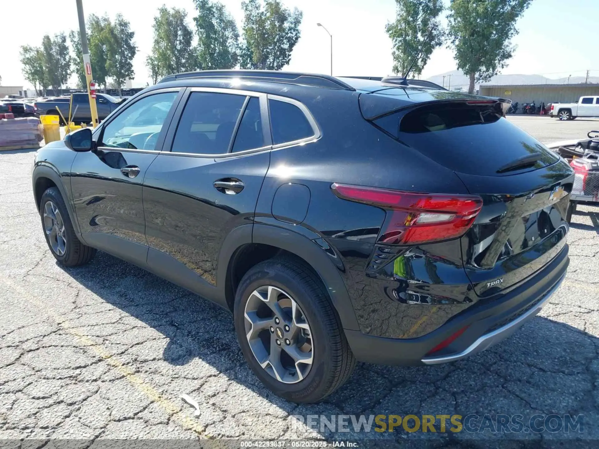 3 Photograph of a damaged car KL77LHEP5SC085846 CHEVROLET TRAX 2025