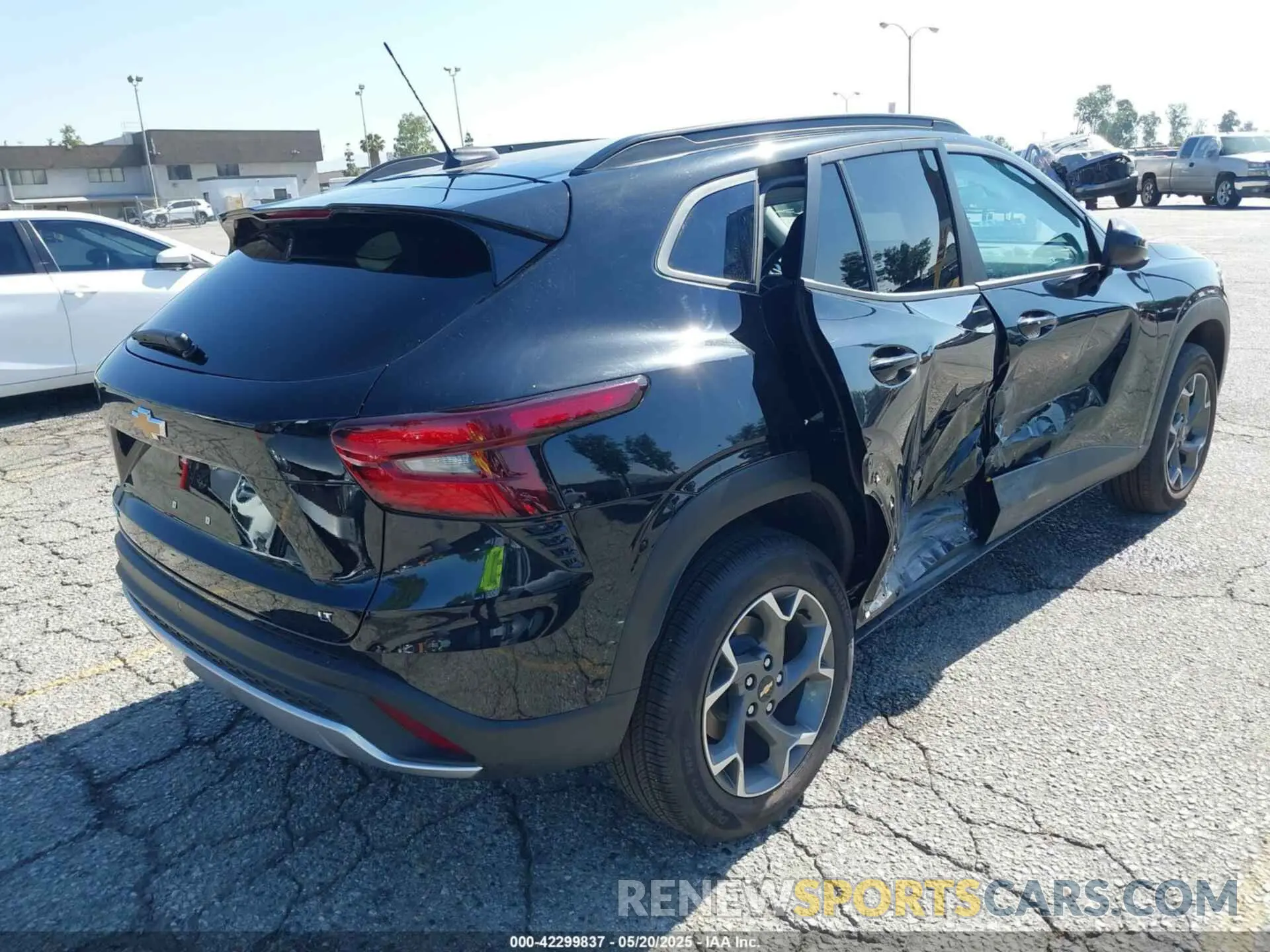 4 Photograph of a damaged car KL77LHEP5SC085846 CHEVROLET TRAX 2025