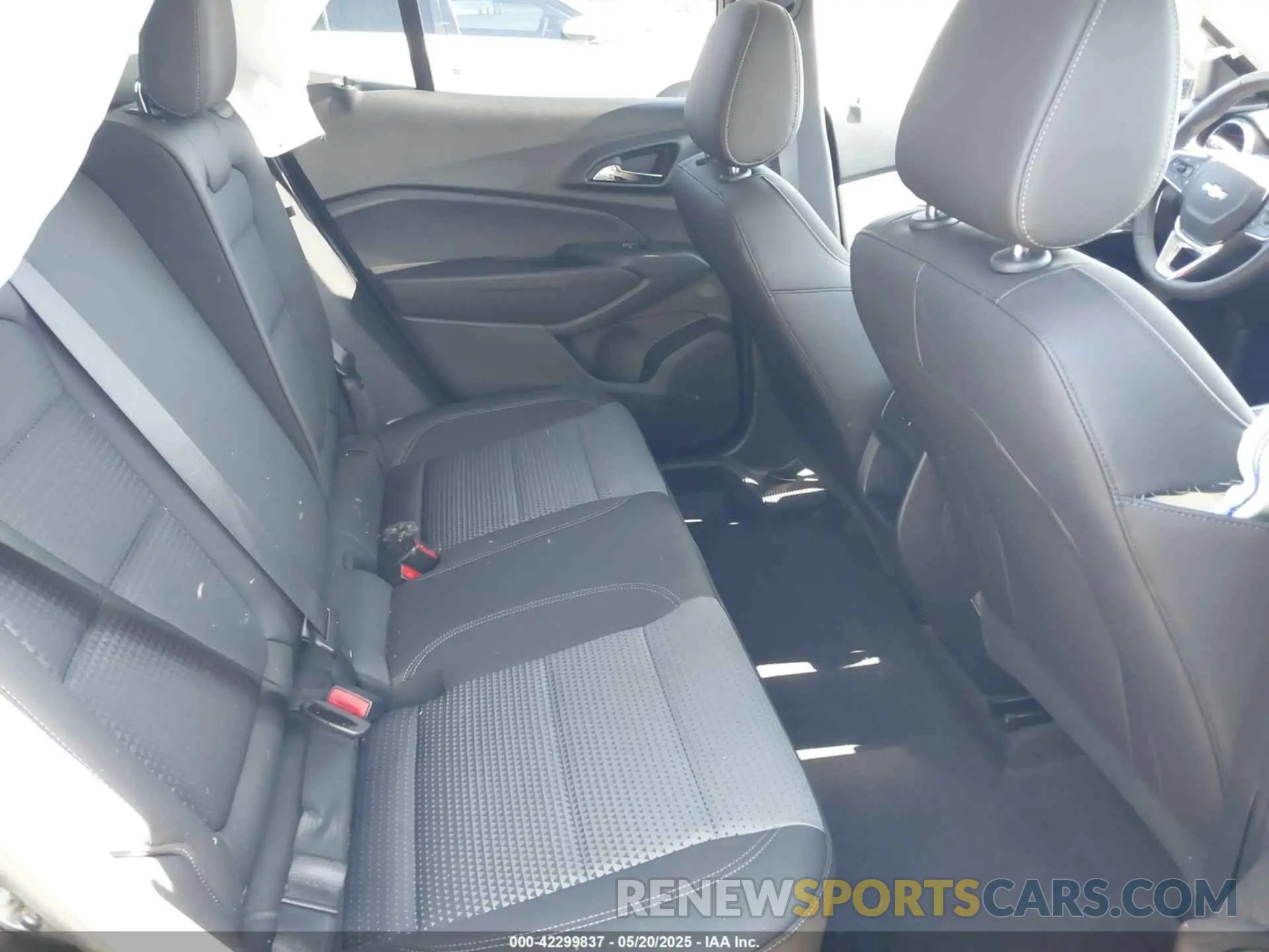 8 Photograph of a damaged car KL77LHEP5SC085846 CHEVROLET TRAX 2025