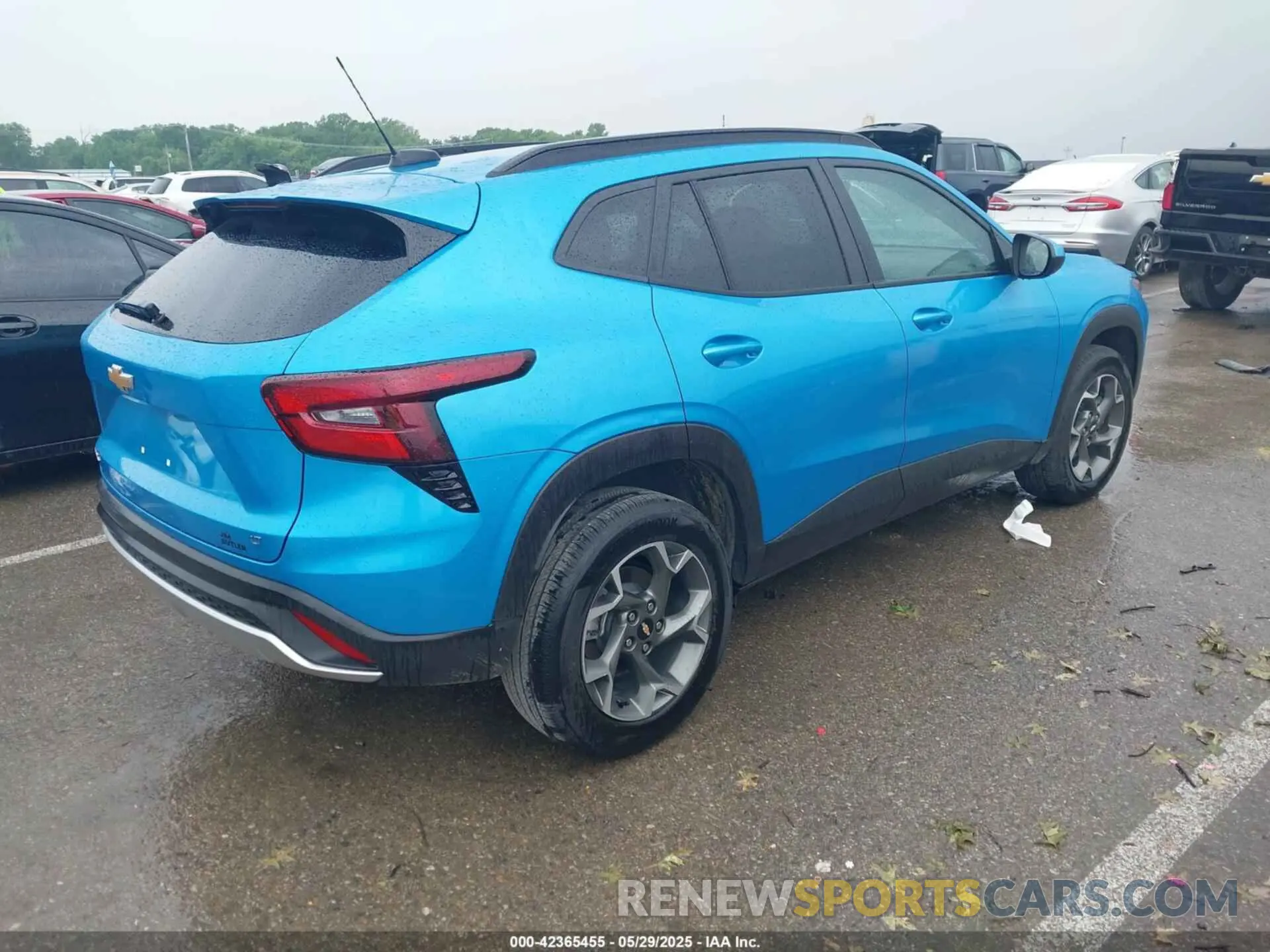4 Photograph of a damaged car KL77LHEP5SC108803 CHEVROLET TRAX 2025