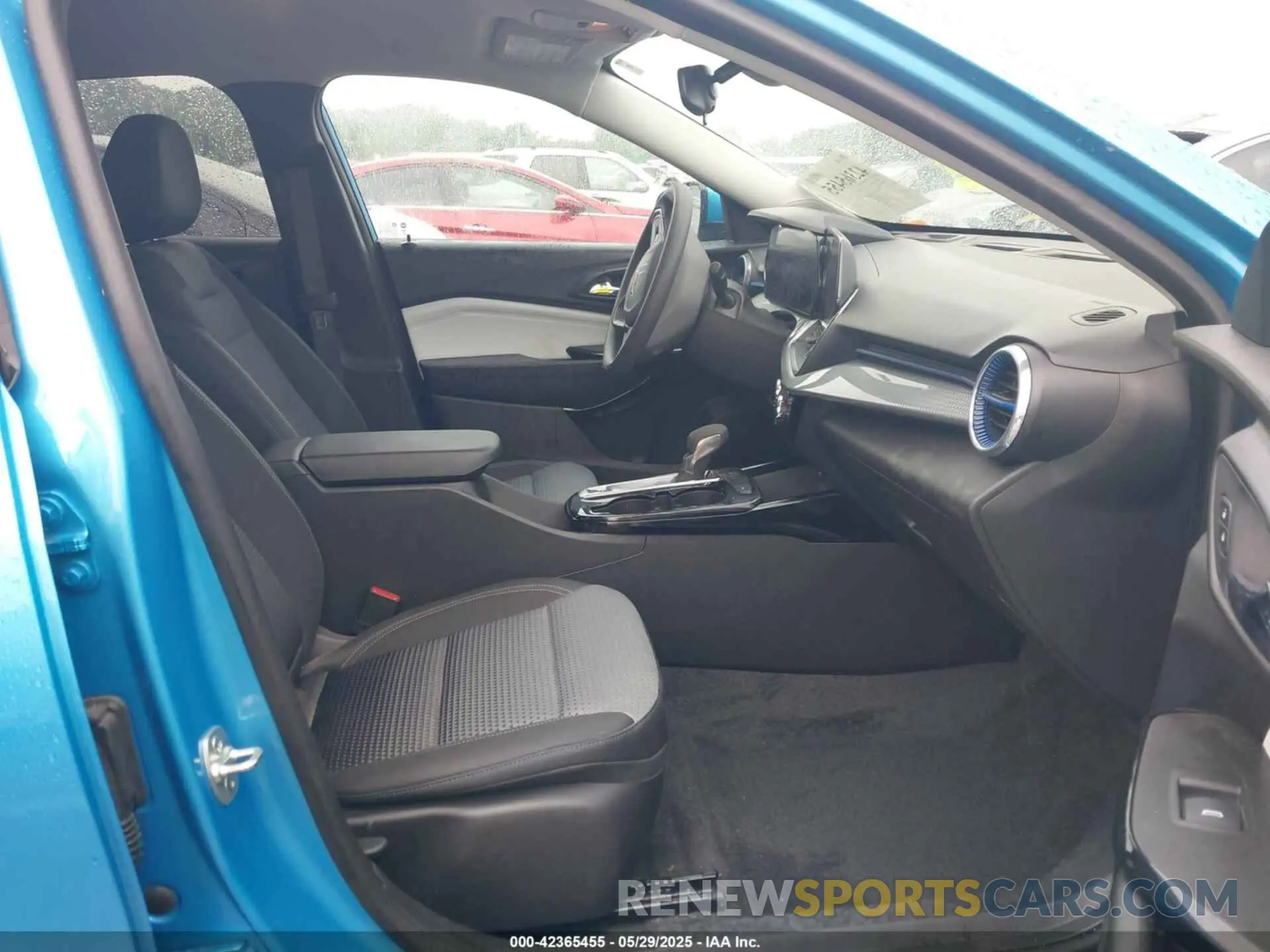 5 Photograph of a damaged car KL77LHEP5SC108803 CHEVROLET TRAX 2025
