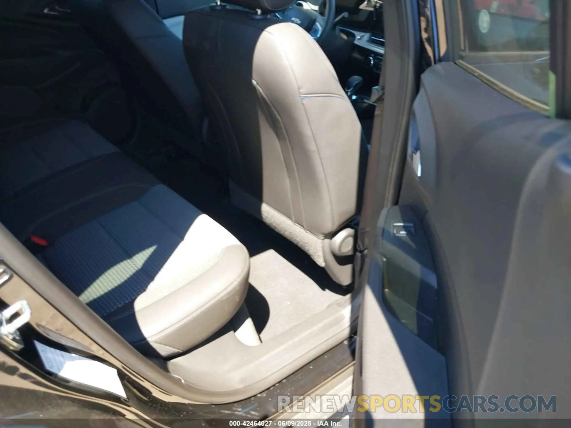 8 Photograph of a damaged car KL77LHEP5SC230688 CHEVROLET TRAX 2025