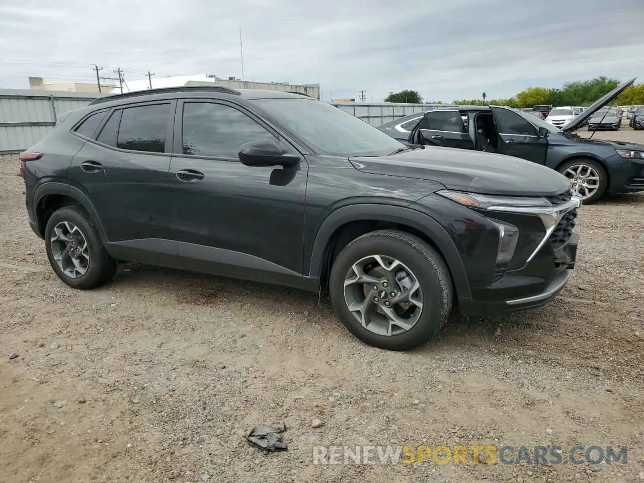 4 Photograph of a damaged car KL77LHEP6SC072782 CHEVROLET TRAX 2025