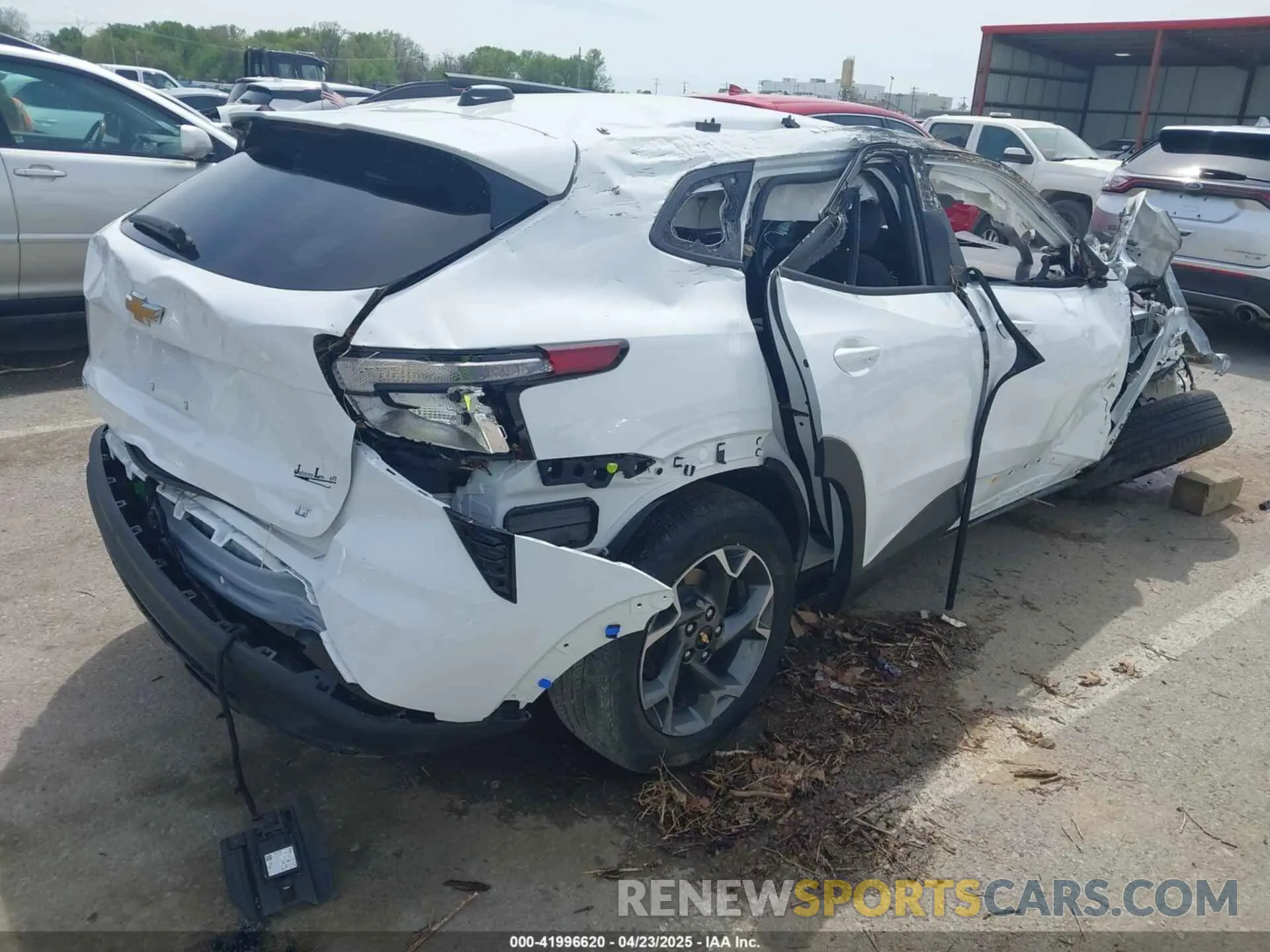 4 Photograph of a damaged car KL77LHEP6SC081711 CHEVROLET TRAX 2025