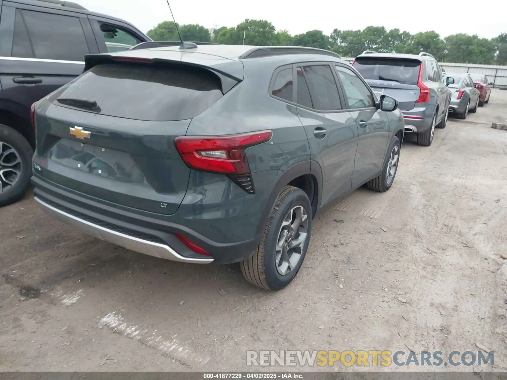 4 Photograph of a damaged car KL77LHEP6SC169609 CHEVROLET TRAX 2025