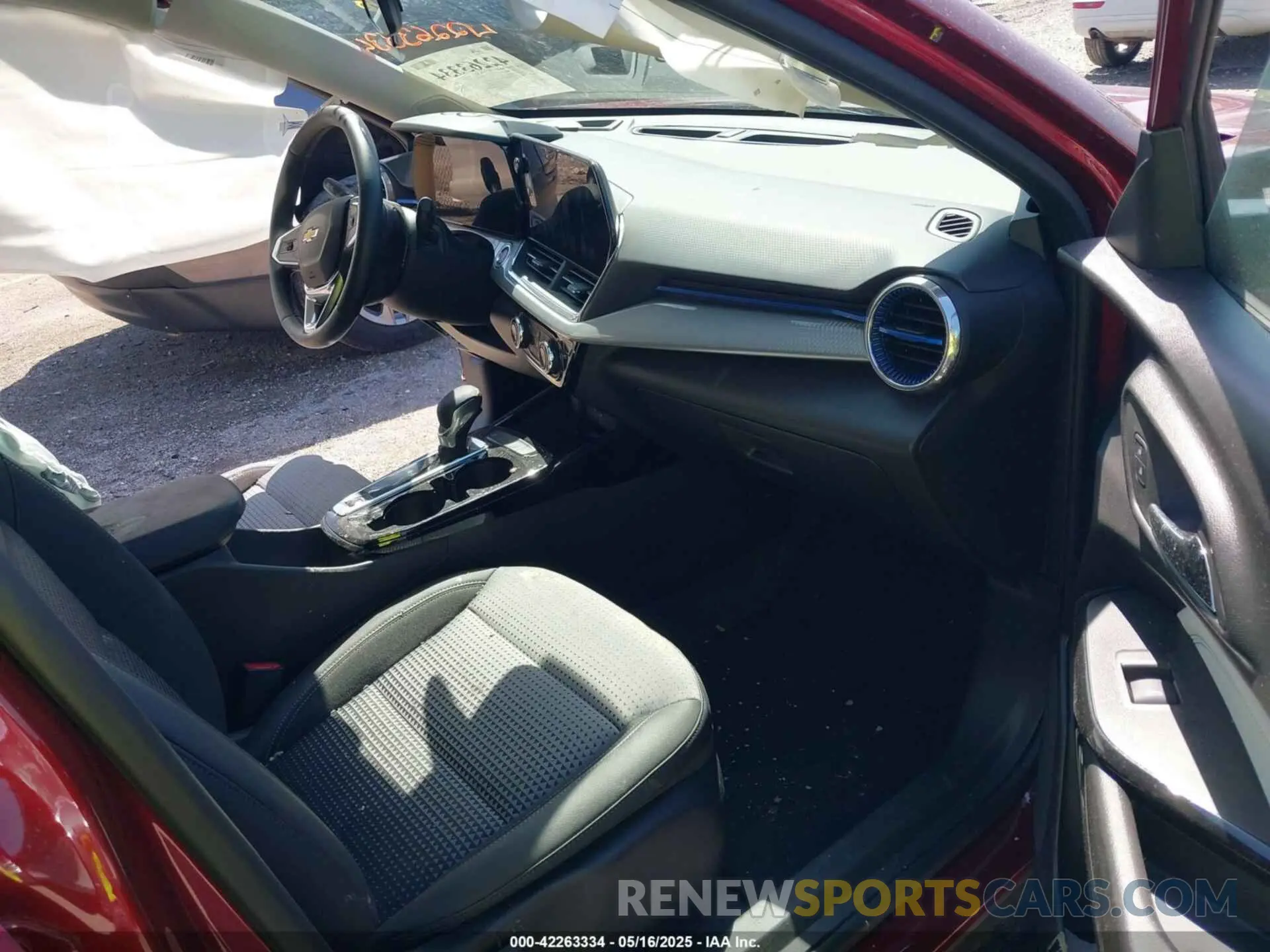 5 Photograph of a damaged car KL77LHEP7SC062309 CHEVROLET TRAX 2025