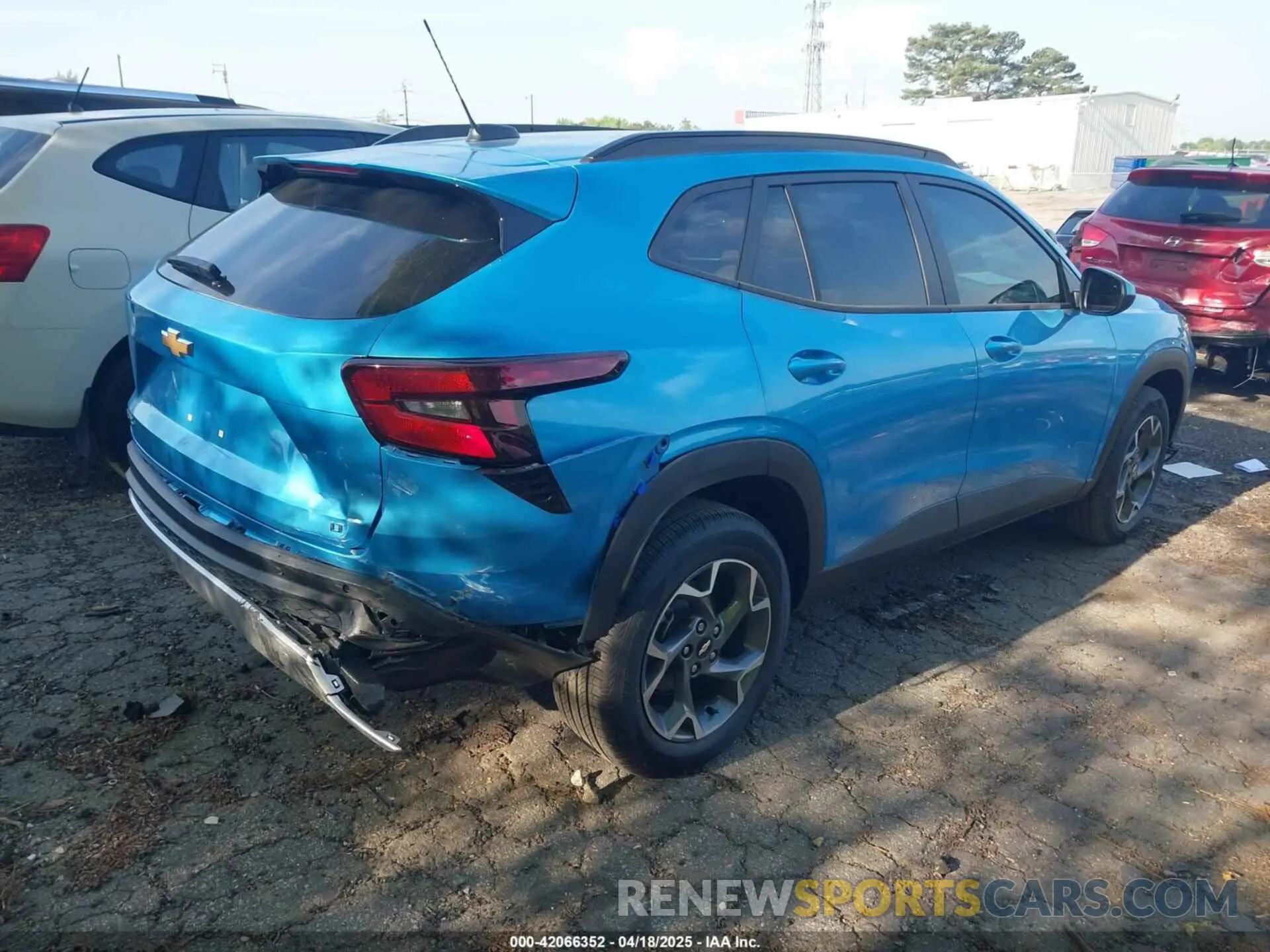 4 Photograph of a damaged car KL77LHEP7SC193966 CHEVROLET TRAX 2025