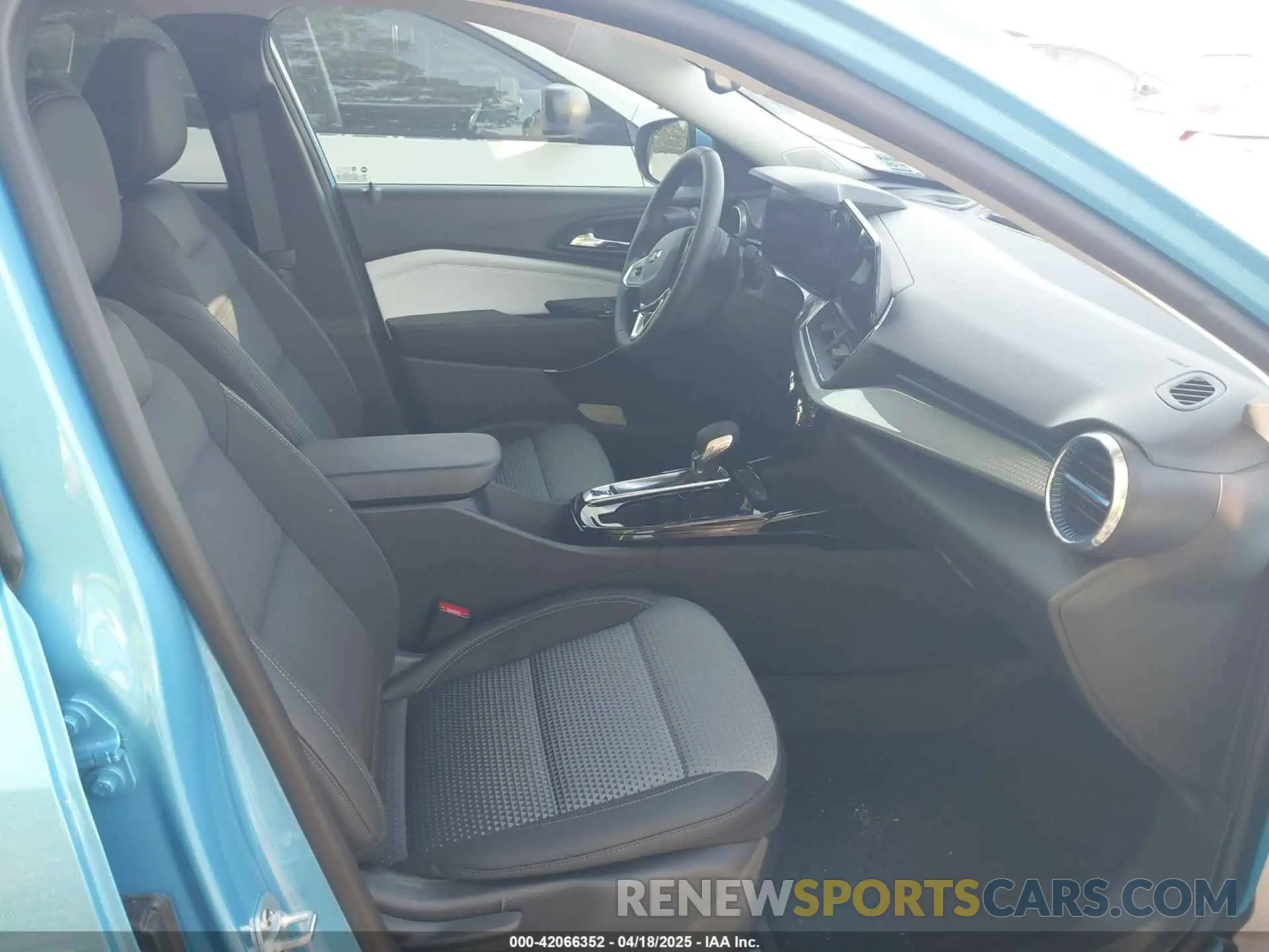 5 Photograph of a damaged car KL77LHEP7SC193966 CHEVROLET TRAX 2025