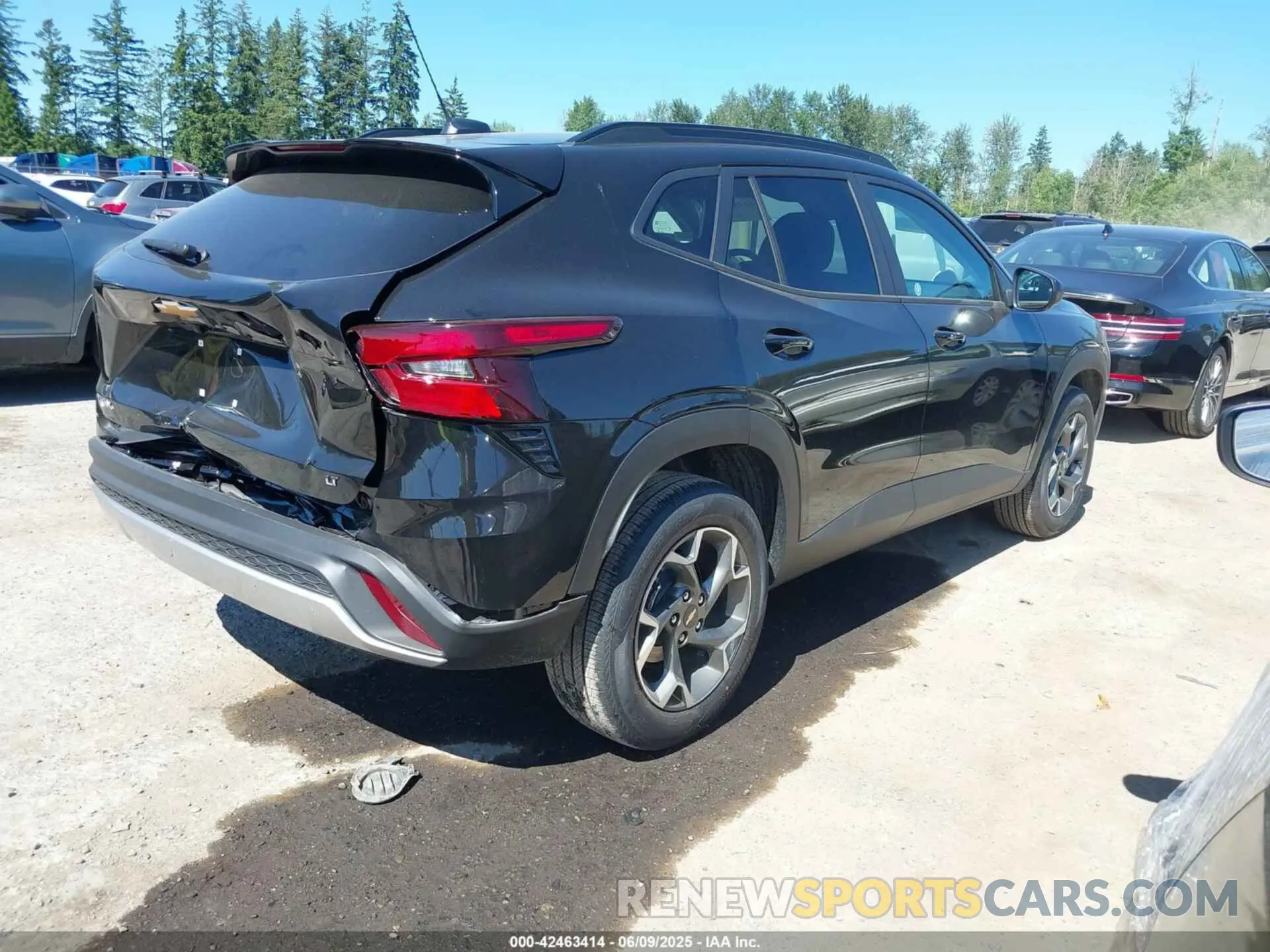 4 Photograph of a damaged car KL77LHEP7SC230479 CHEVROLET TRAX 2025