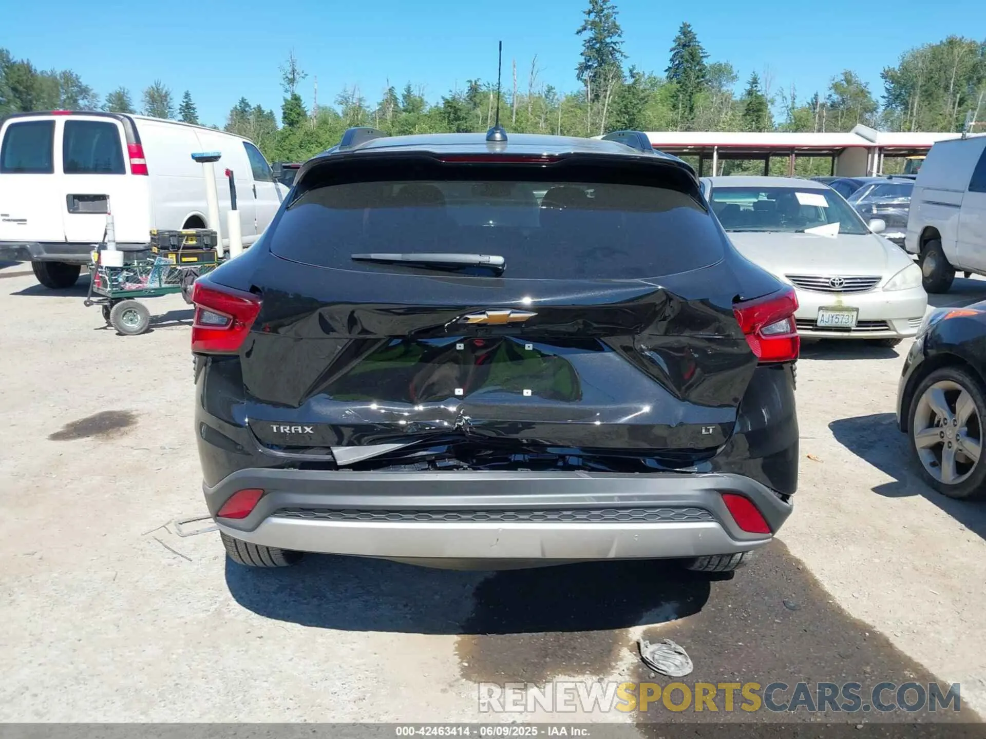 6 Photograph of a damaged car KL77LHEP7SC230479 CHEVROLET TRAX 2025