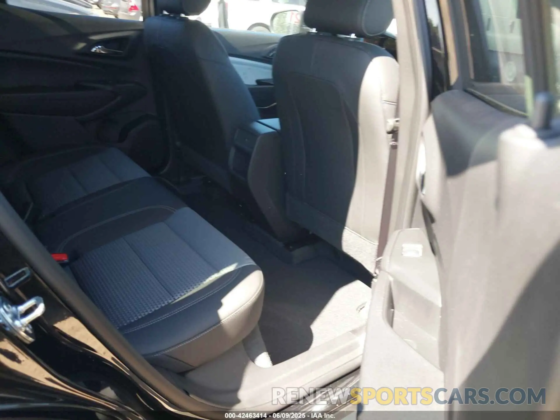 8 Photograph of a damaged car KL77LHEP7SC230479 CHEVROLET TRAX 2025
