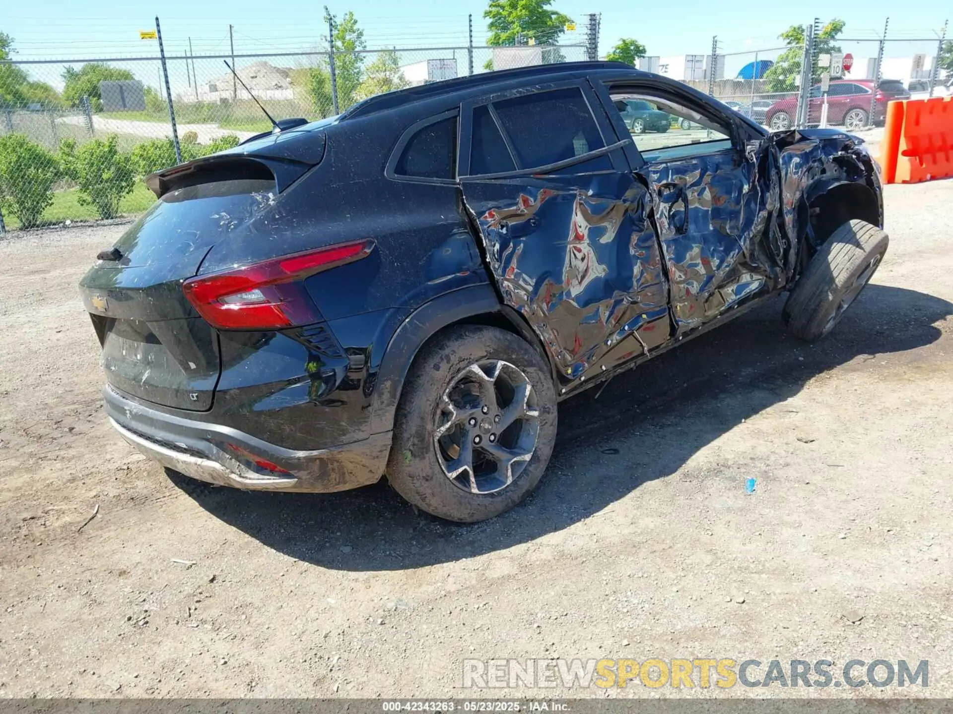 4 Photograph of a damaged car KL77LHEP8SC036253 CHEVROLET TRAX 2025