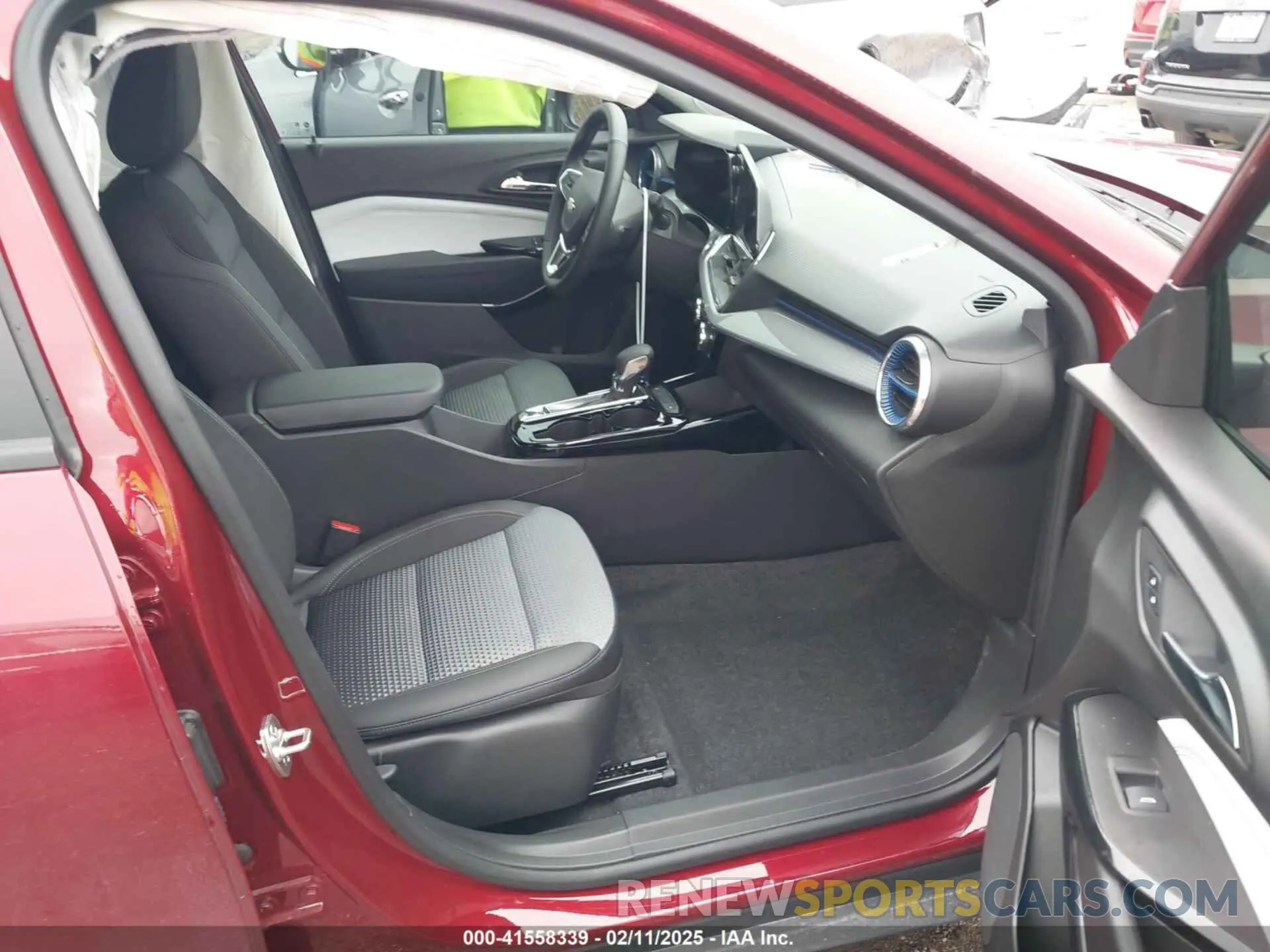 5 Photograph of a damaged car KL77LHEP8SC074582 CHEVROLET TRAX 2025