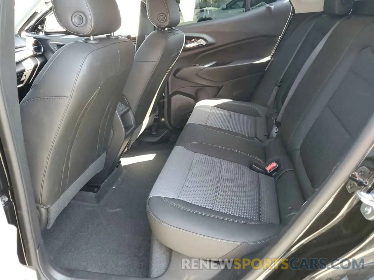 11 Photograph of a damaged car KL77LHEP8SC136370 CHEVROLET TRAX 2025