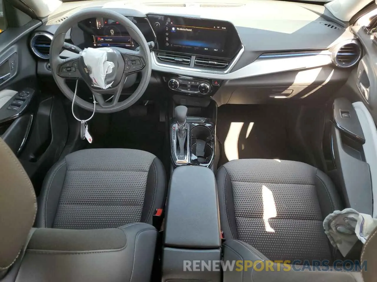 8 Photograph of a damaged car KL77LHEP8SC136370 CHEVROLET TRAX 2025