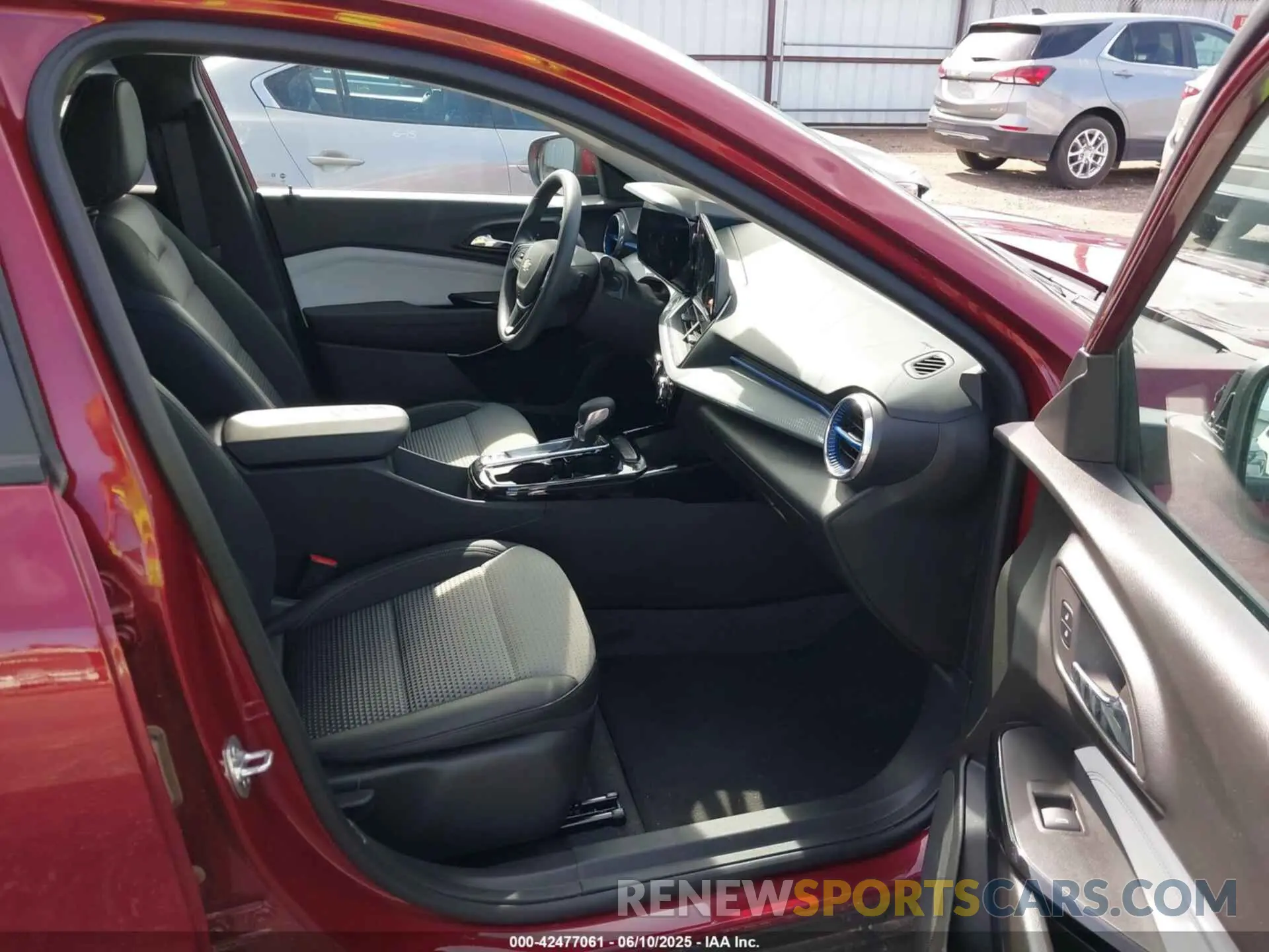 5 Photograph of a damaged car KL77LHEP8SC162533 CHEVROLET TRAX 2025