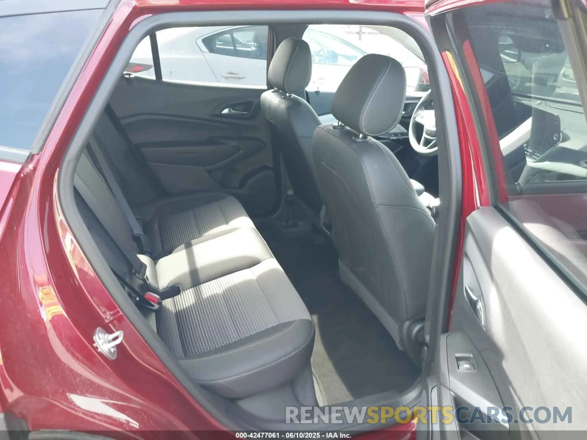 8 Photograph of a damaged car KL77LHEP8SC162533 CHEVROLET TRAX 2025