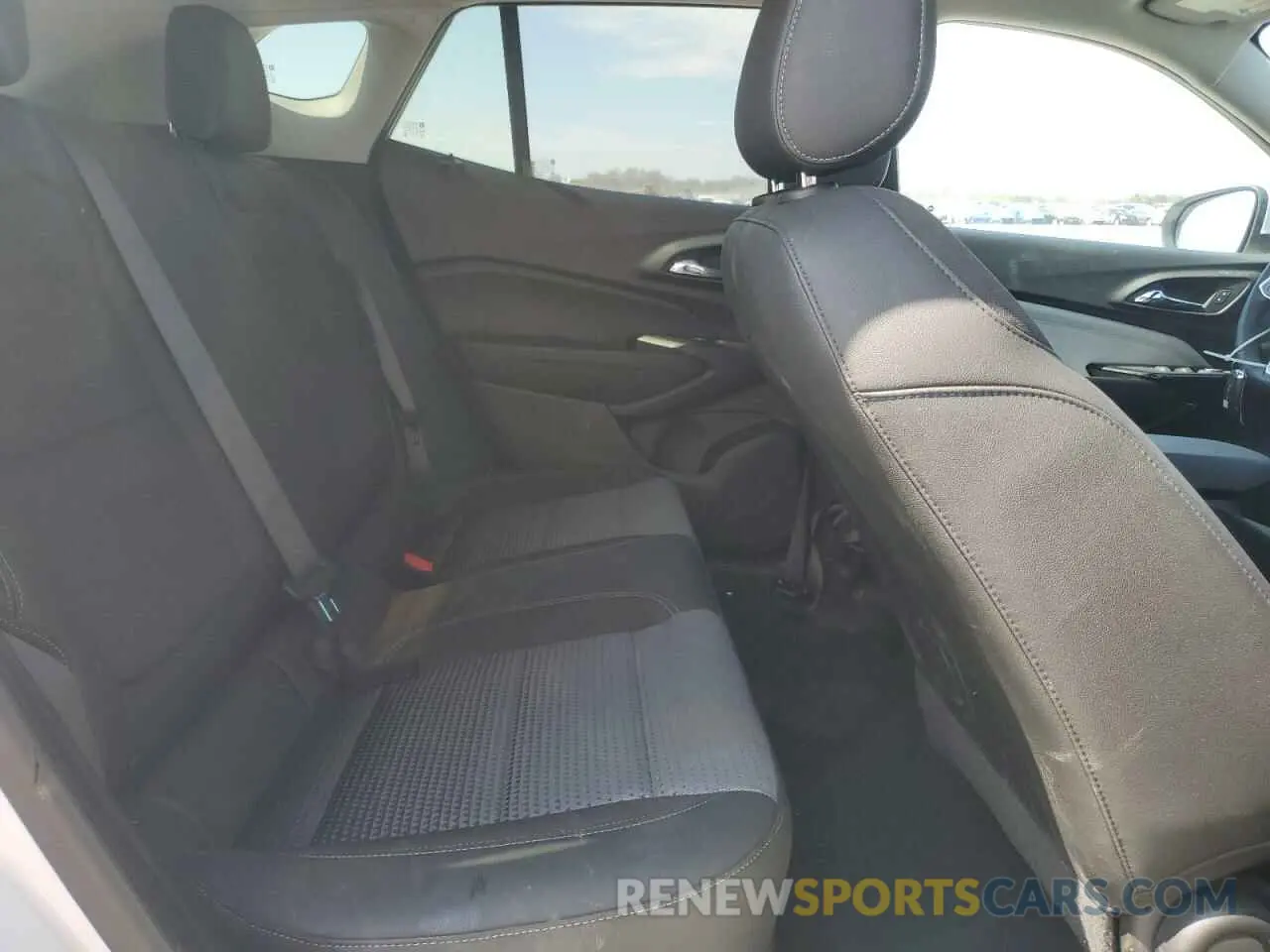 10 Photograph of a damaged car KL77LHEP9SC084554 CHEVROLET TRAX 2025