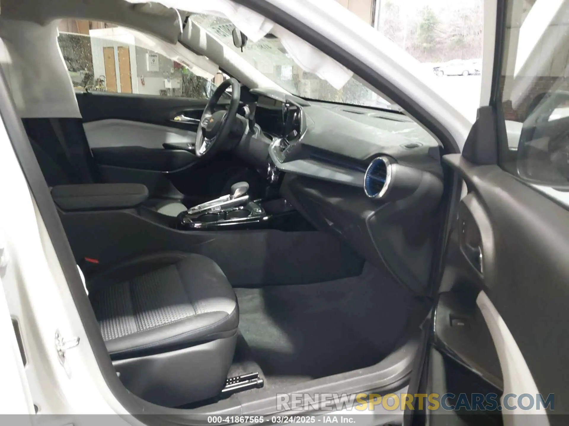 5 Photograph of a damaged car KL77LHEP9SC138564 CHEVROLET TRAX 2025
