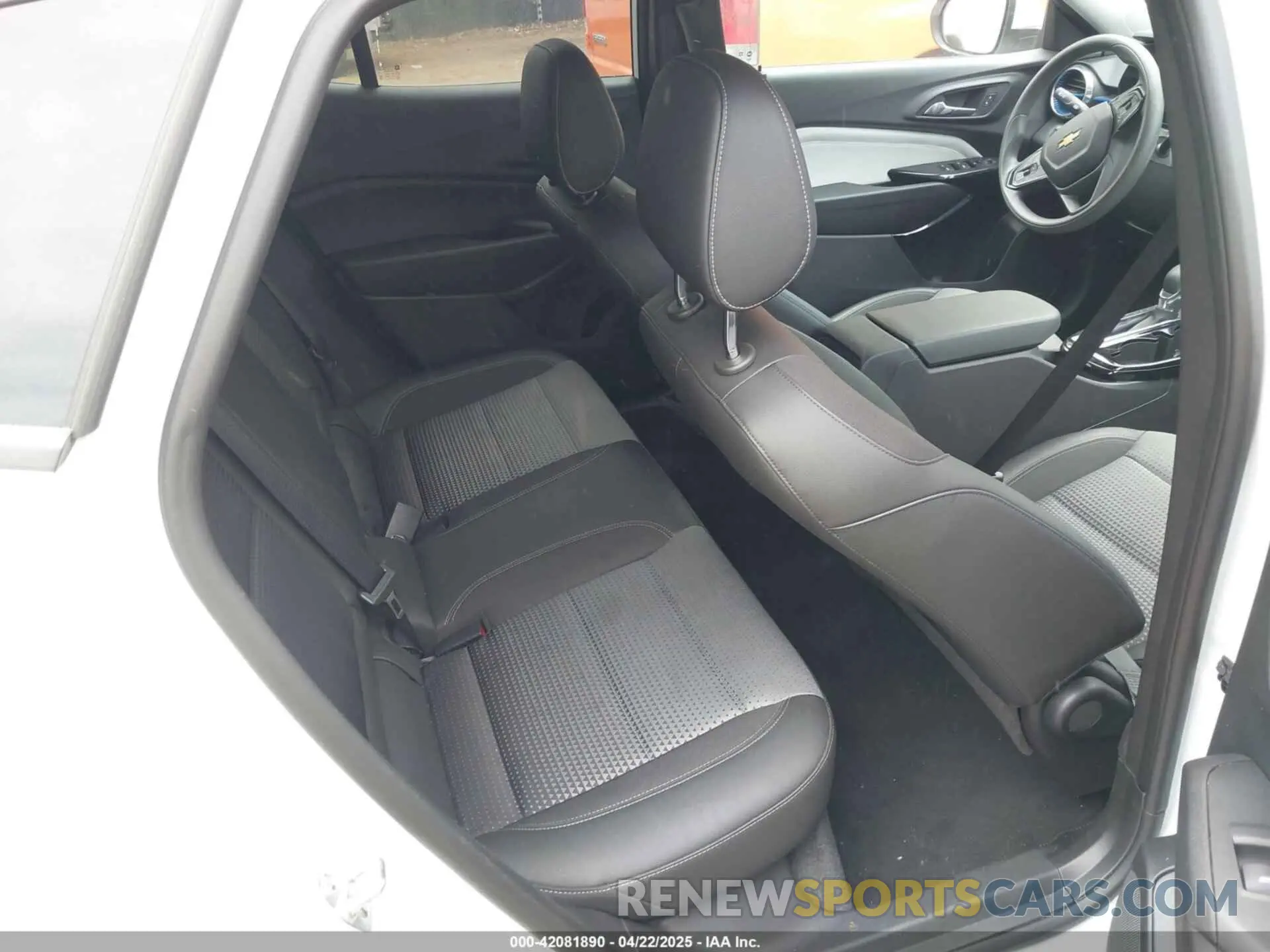 8 Photograph of a damaged car KL77LHEP9SC167062 CHEVROLET TRAX 2025