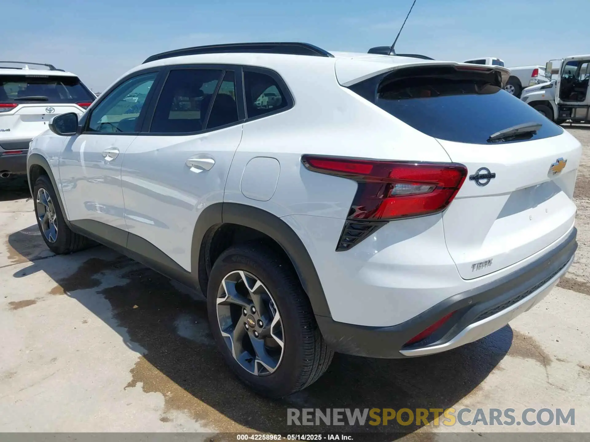 3 Photograph of a damaged car KL77LHEPXSC008292 CHEVROLET TRAX 2025