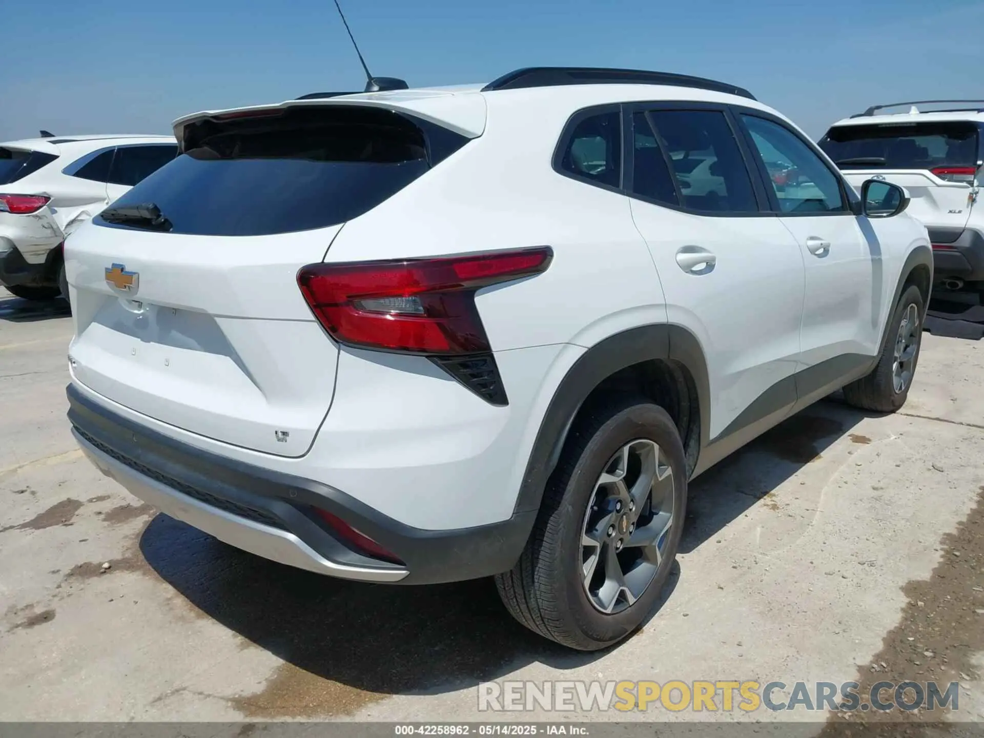 4 Photograph of a damaged car KL77LHEPXSC008292 CHEVROLET TRAX 2025