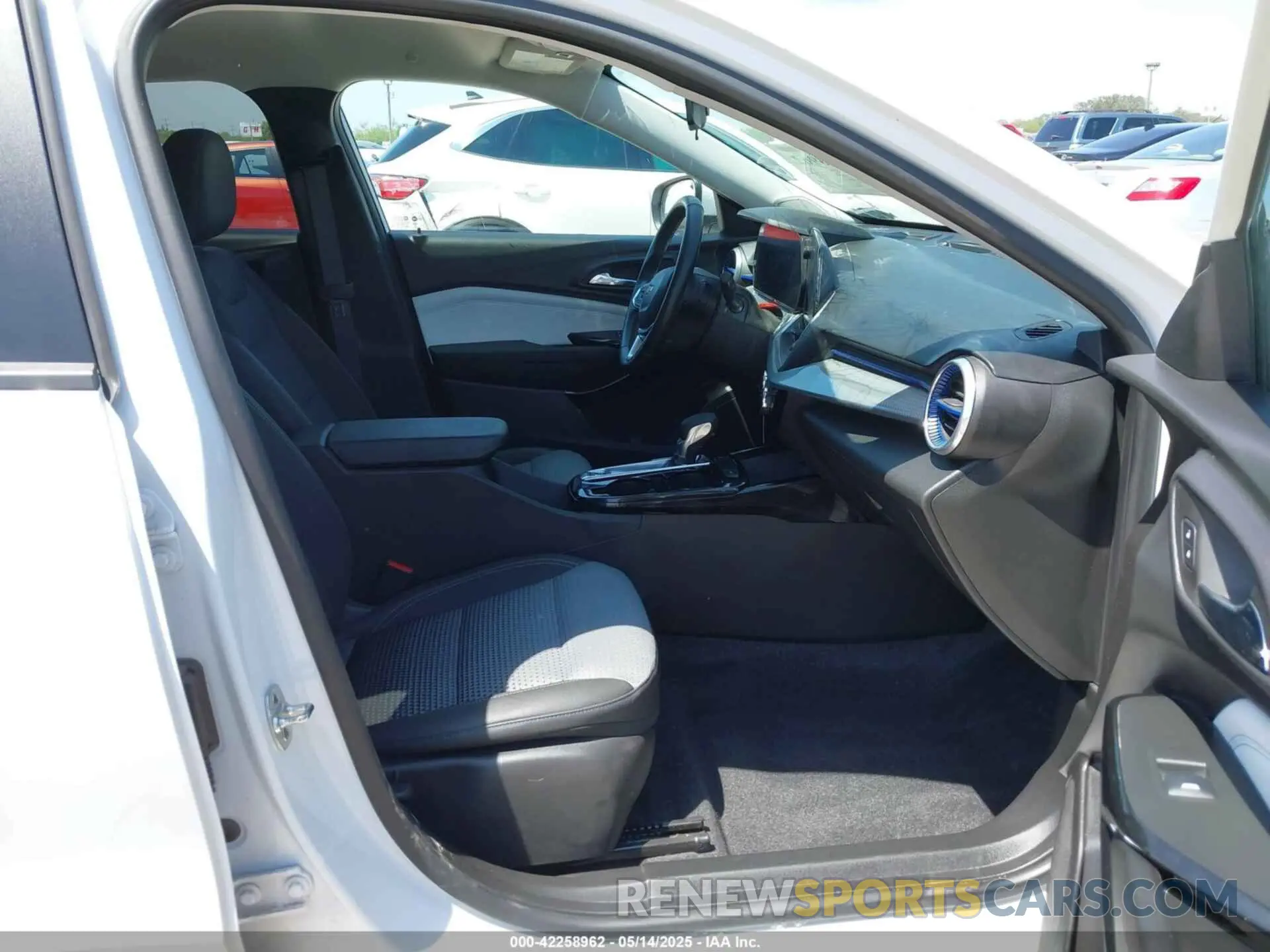 5 Photograph of a damaged car KL77LHEPXSC008292 CHEVROLET TRAX 2025