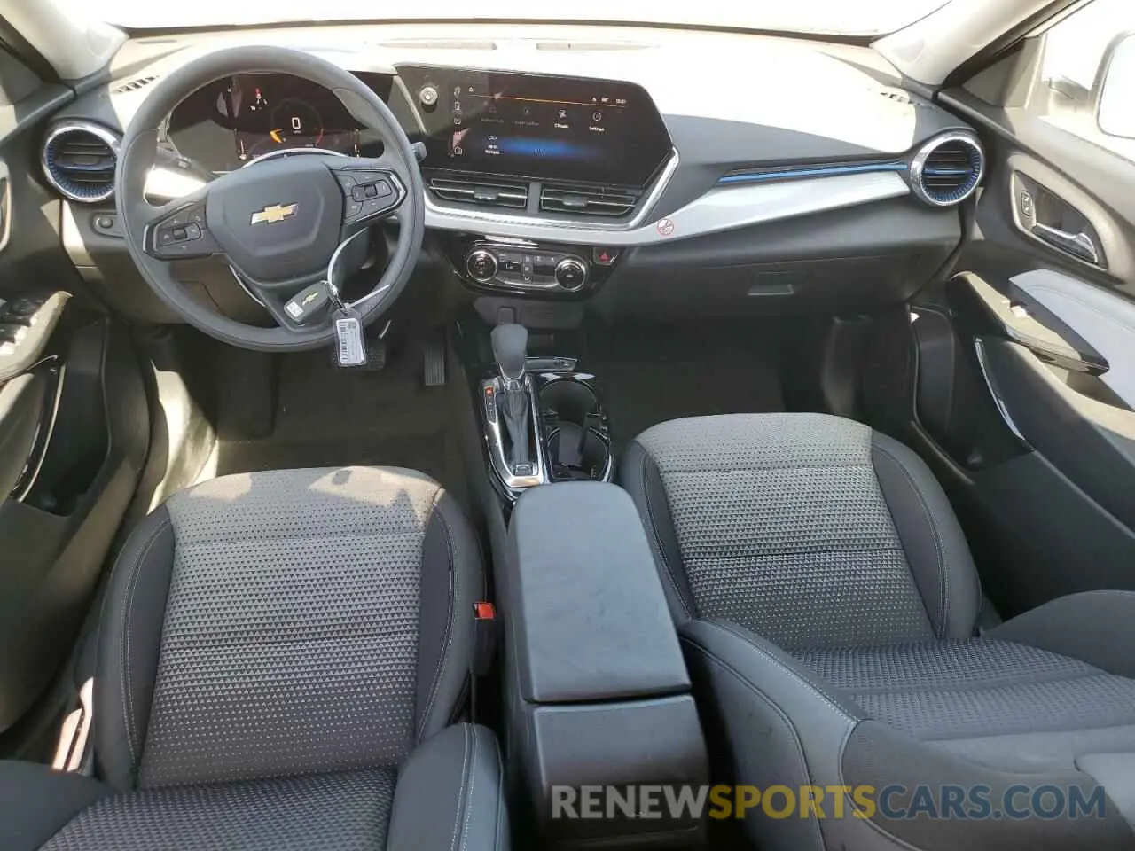 8 Photograph of a damaged car KL77LHEPXSC220917 CHEVROLET TRAX 2025