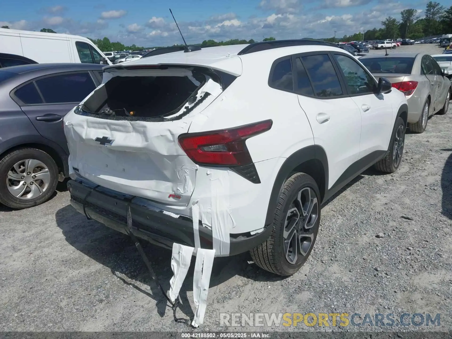 4 Photograph of a damaged car KL77LJEP1SC165782 CHEVROLET TRAX 2025