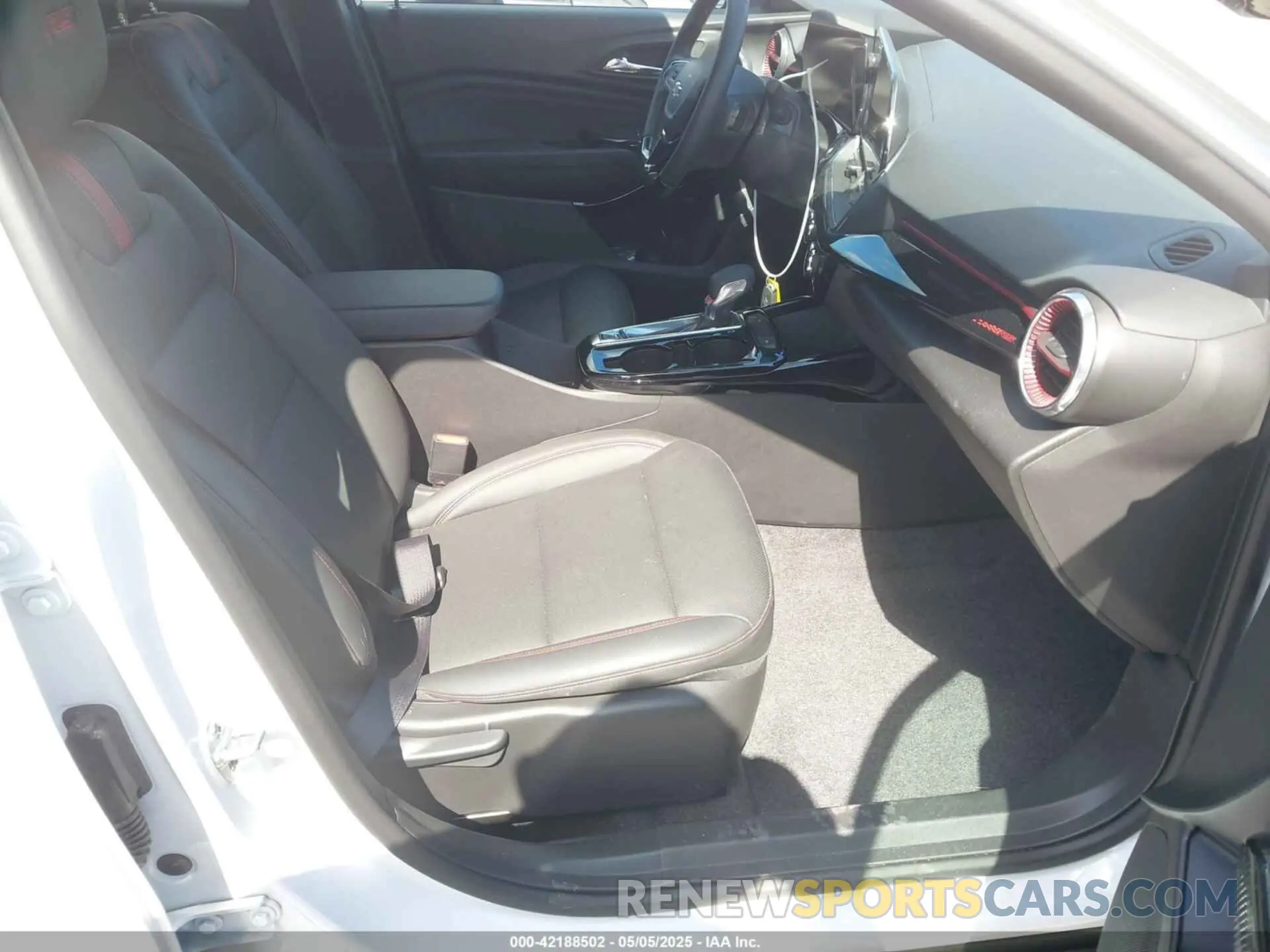 5 Photograph of a damaged car KL77LJEP1SC165782 CHEVROLET TRAX 2025