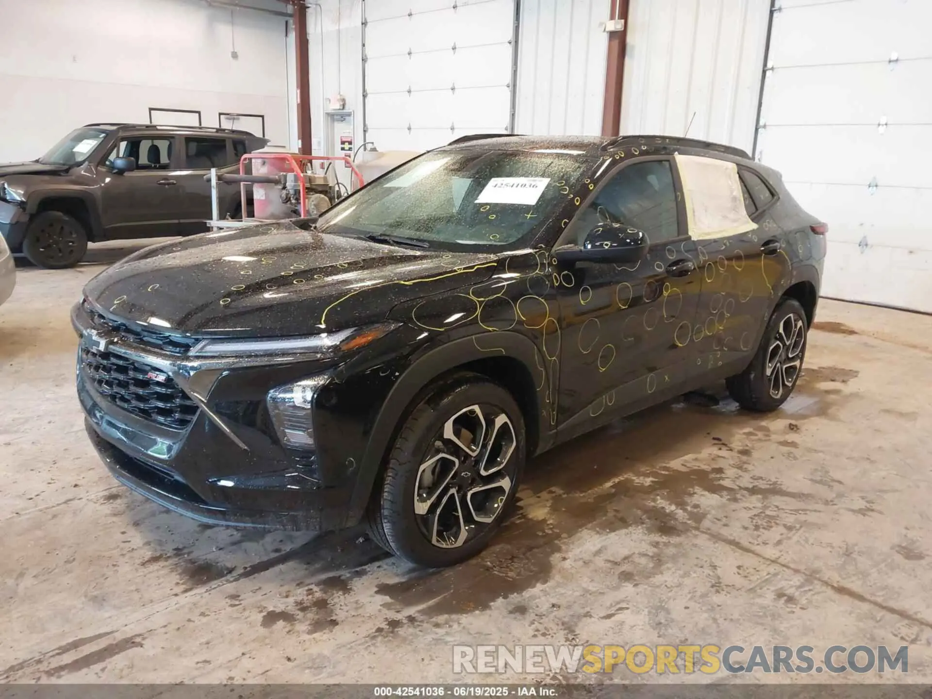 2 Photograph of a damaged car KL77LJEP2SC236214 CHEVROLET TRAX 2025